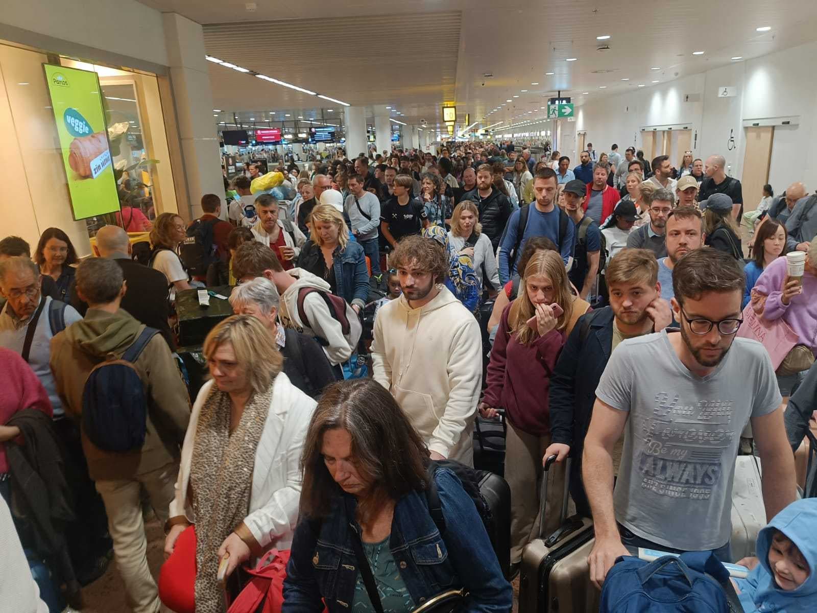 Storing Bij Bagageafhandeling Brussels Airport Vluchten Vertrokken