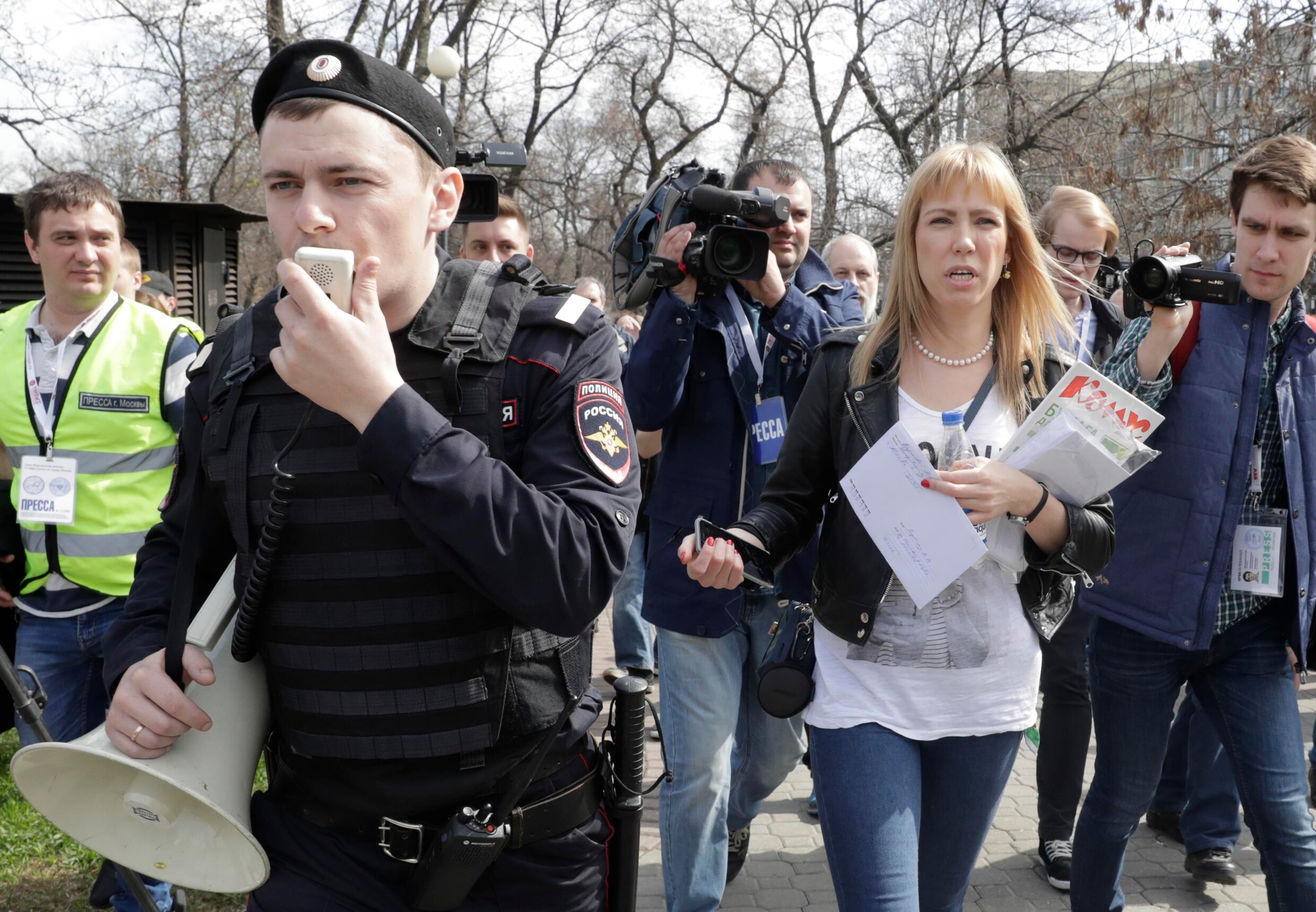Honderden trotseren verbod om tegen Poetin te demonstreren: "Wij zijn ziek van hem"