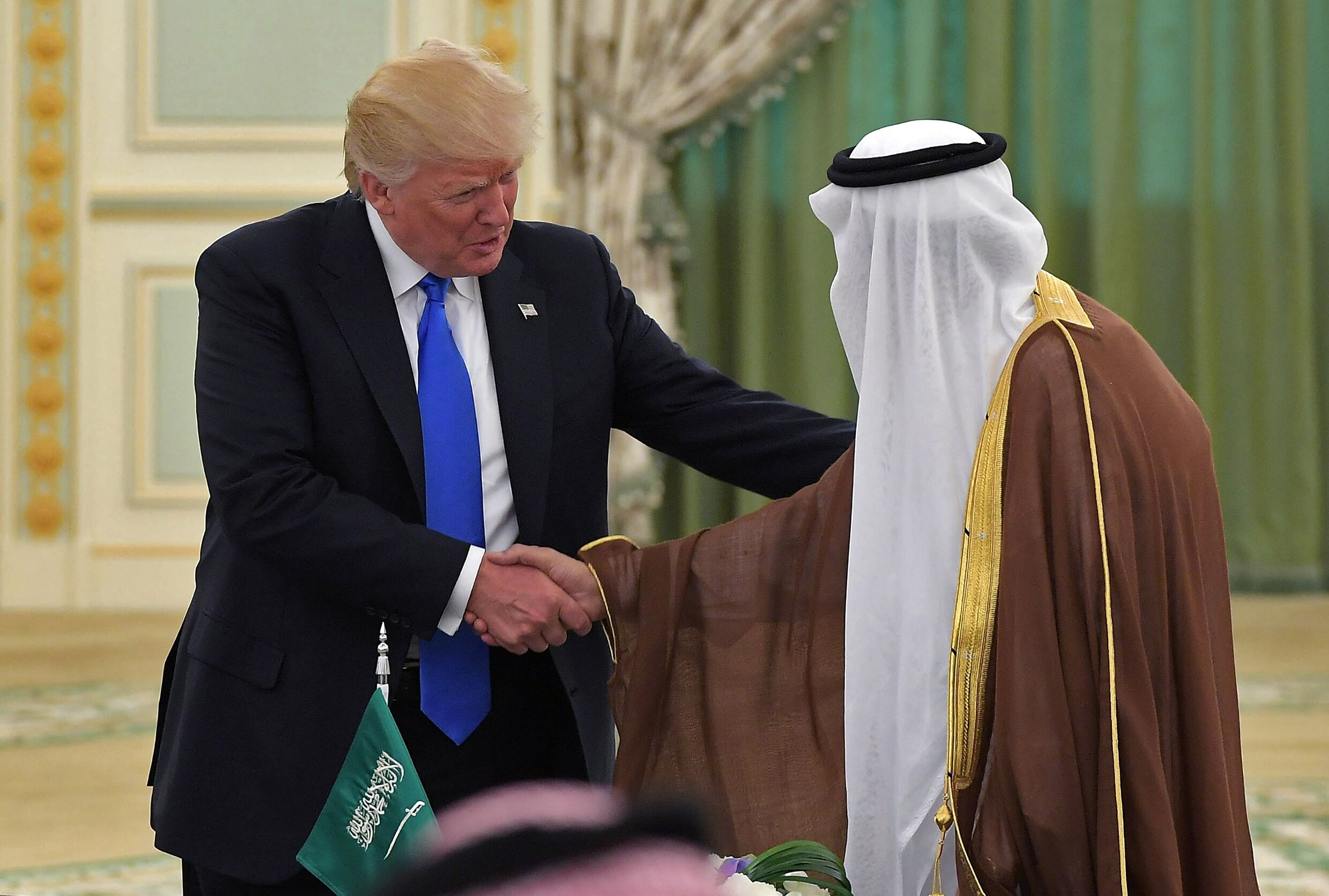 Trump en Saoedi's sluiten akkoord over gigantische wapendeal van 100 miljard