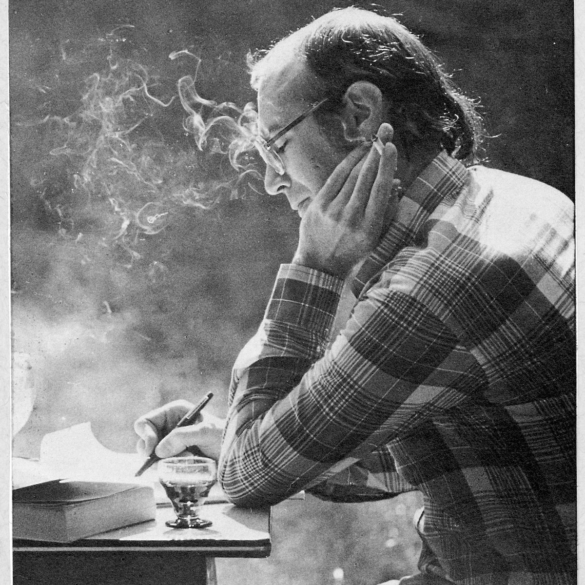 Herman de Coninck, de biografie: "Dat hij op het einde steeds meer meneer  Hemmerechts werd, daar had hij het knap lastig mee" | De Morgen