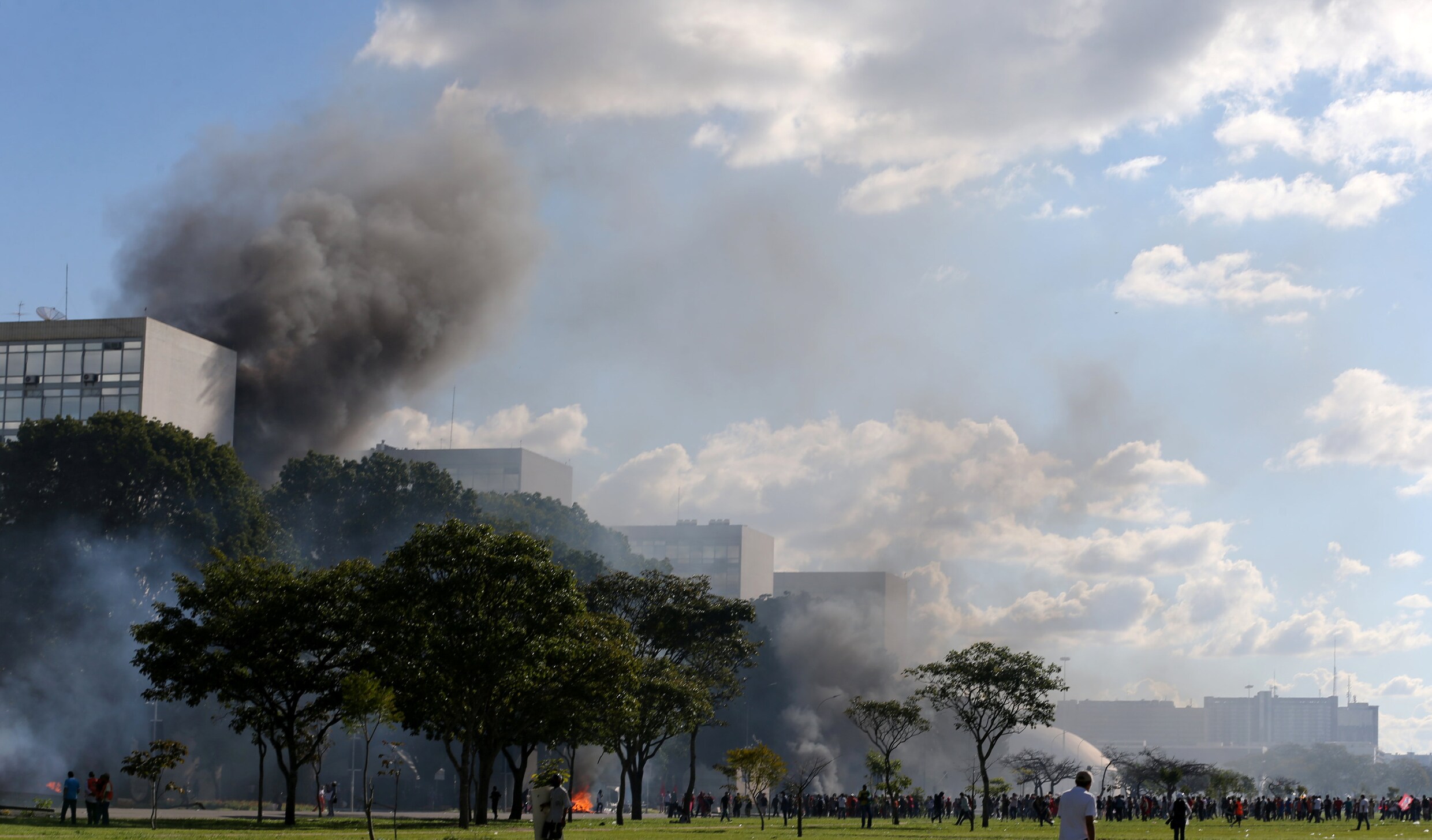Braziliaans leger moet overheidsgebouwen beschermen na zware rellen