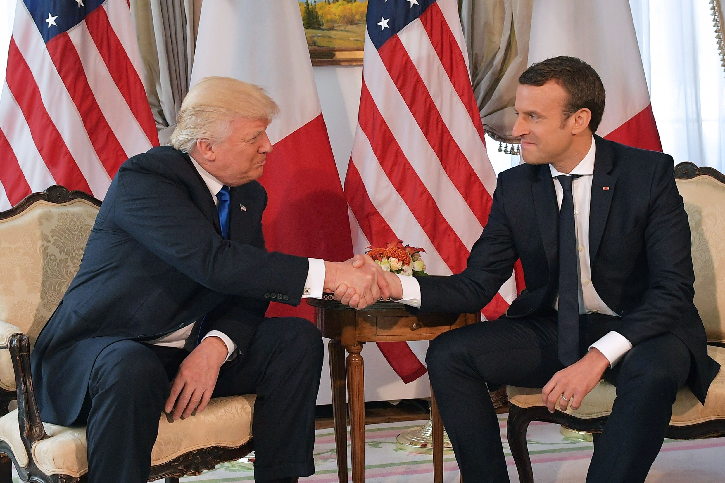 HERLEES: Macron herinnert Trump aan klimaatakkoord