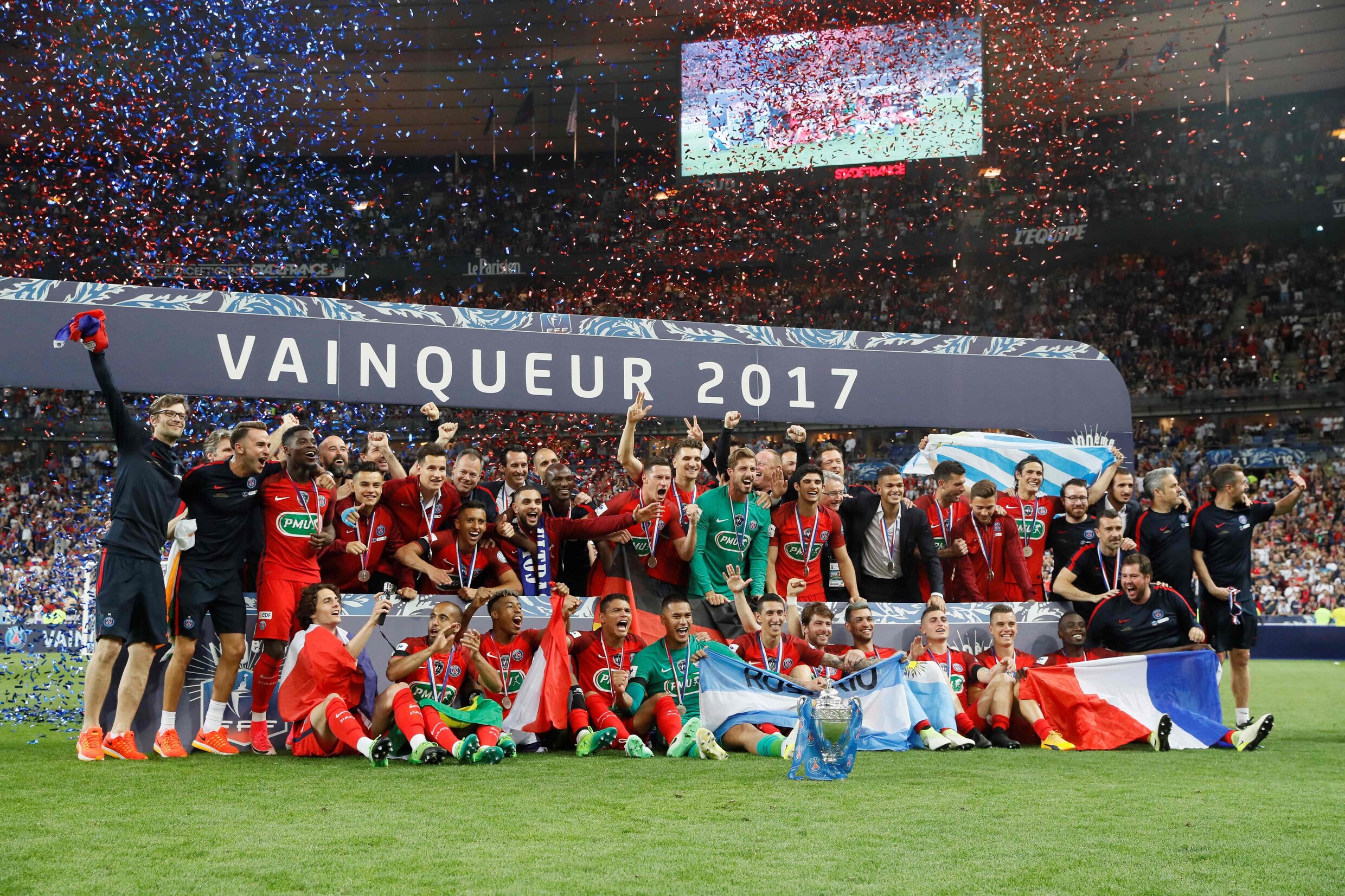 PSG pakt Franse beker door own-goal in blessuretijd