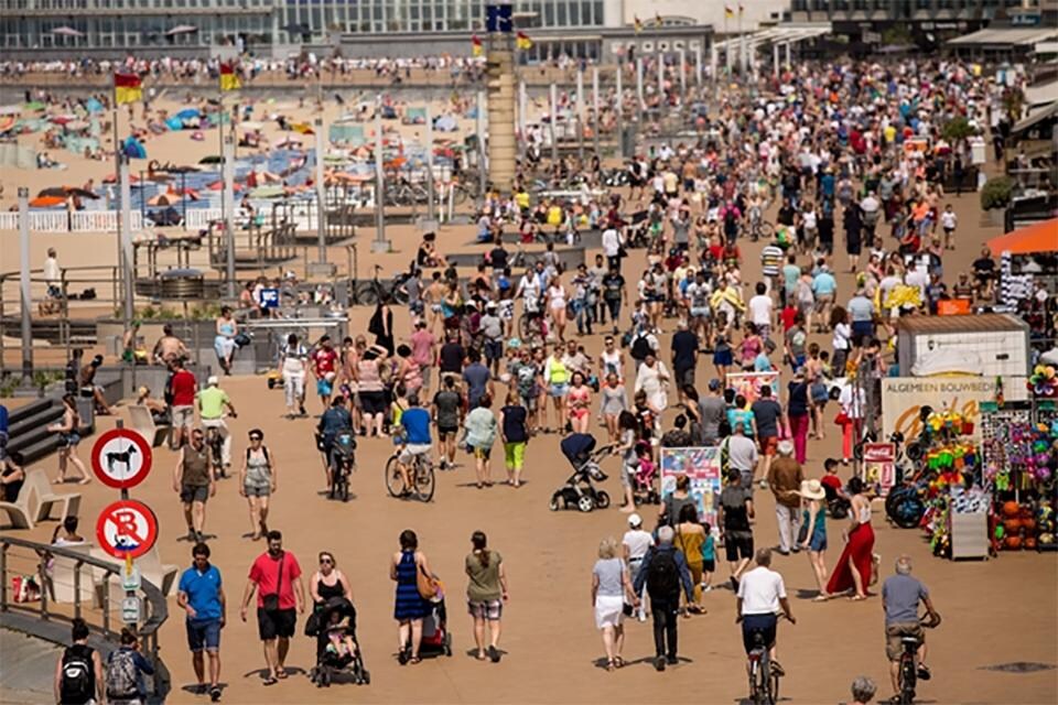 Meer dan half miljoen dagtoeristen trokken dit weekend naar de kust, onder wie 130.000 via spoor