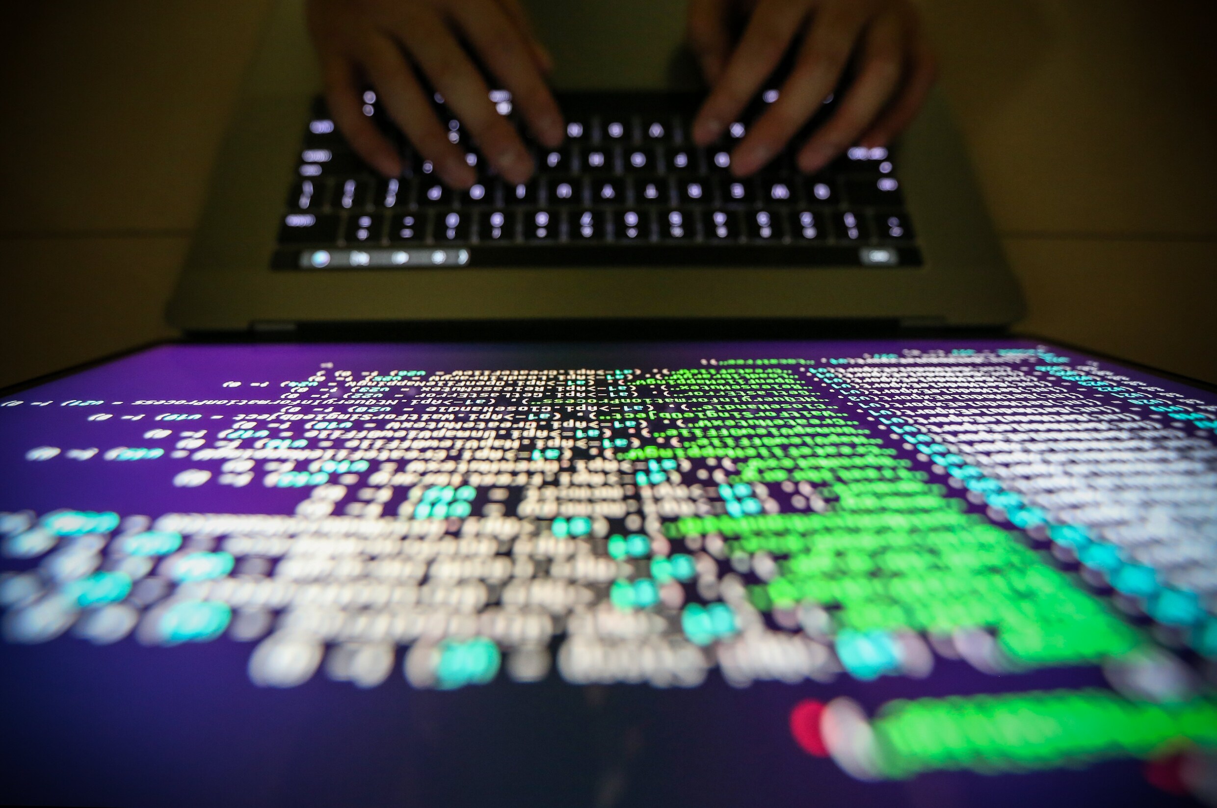Grote cyberaanval verspreidt zich wereldwijd: ook Belgische bedrijven getroffen