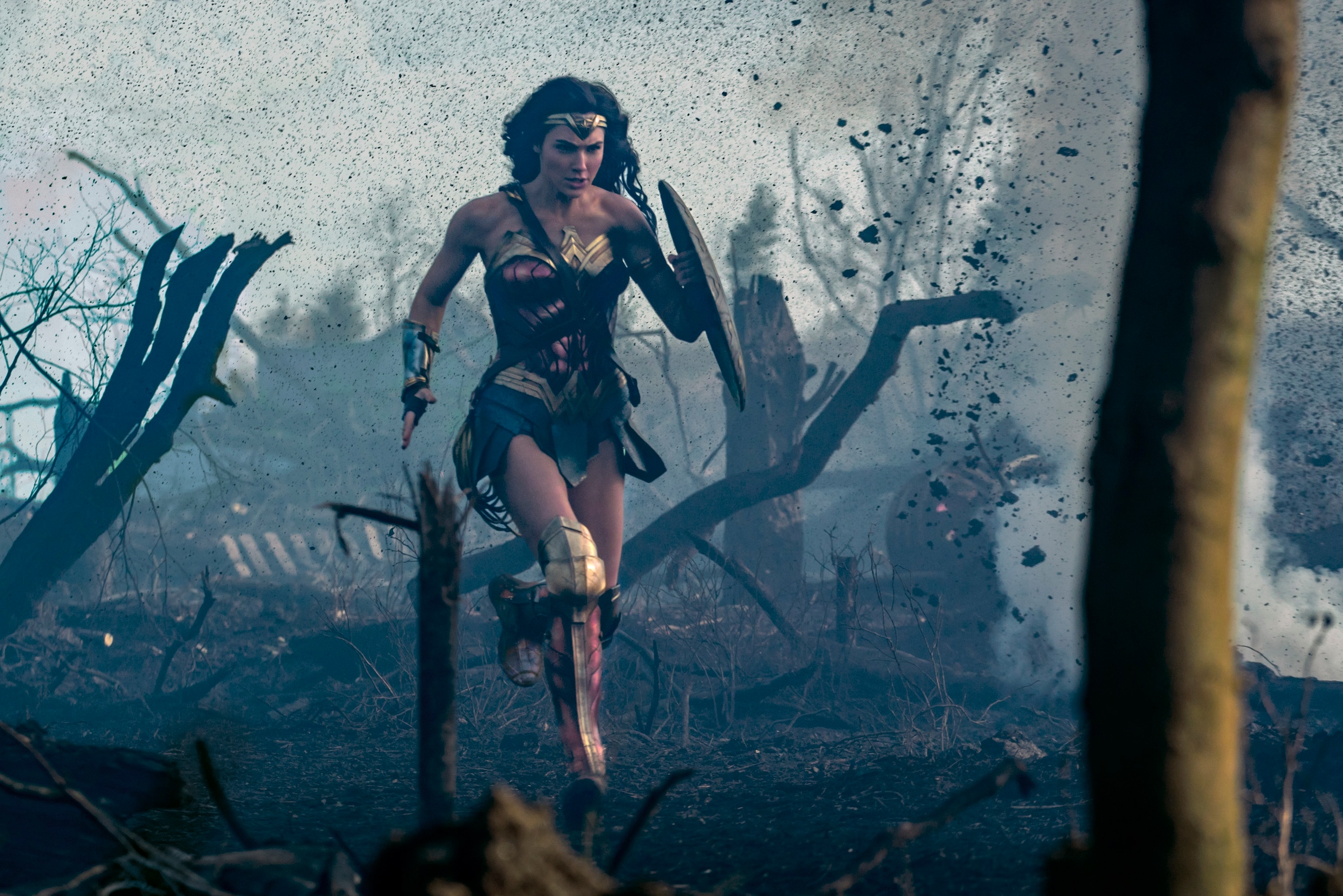 Feminisme, bondage en de uitvinder van de leugendetector: zo is Wonder  Woman geëvolueerd | De Morgen