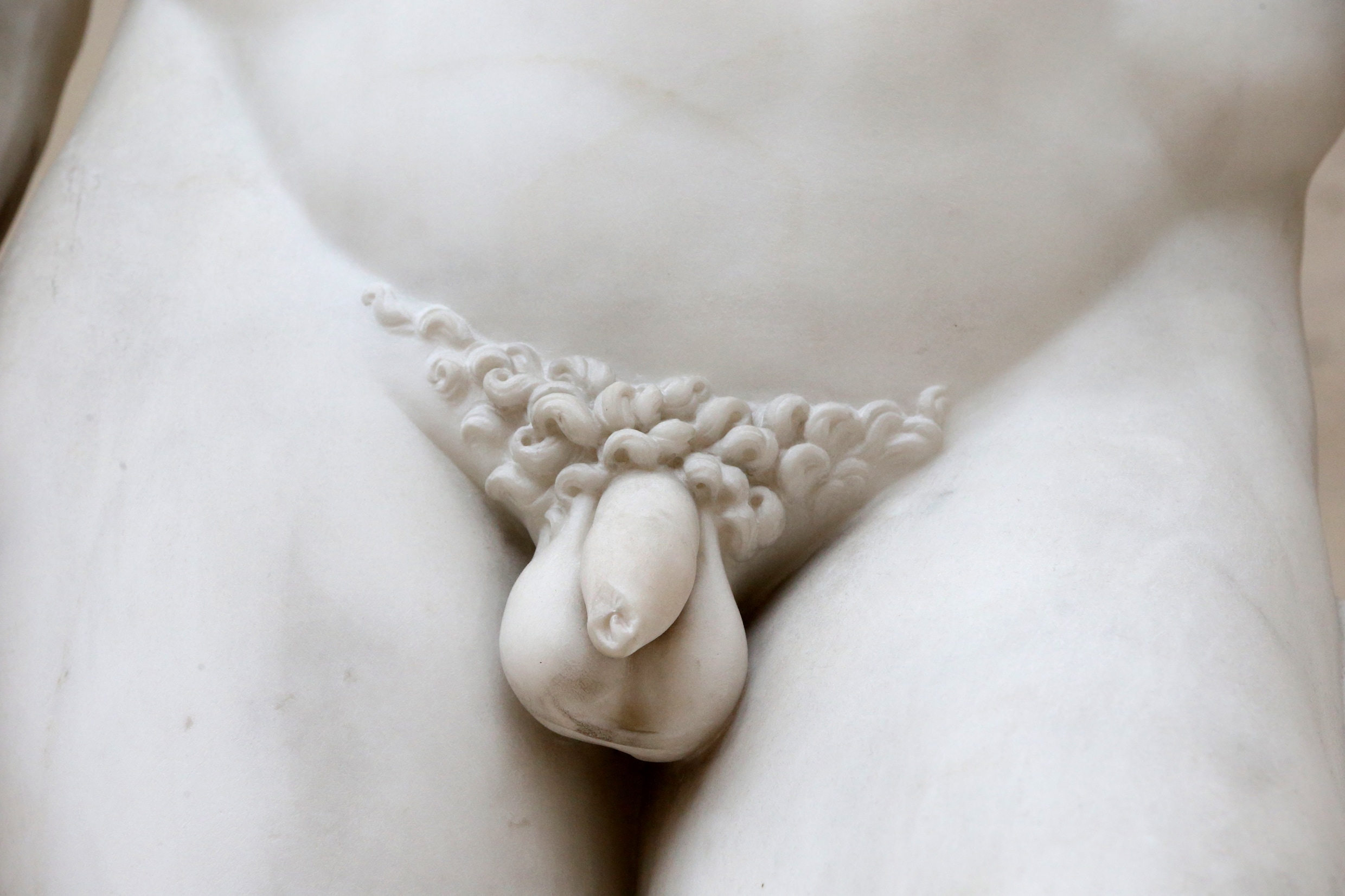 Ayollarning sutyenli fotosuratlari