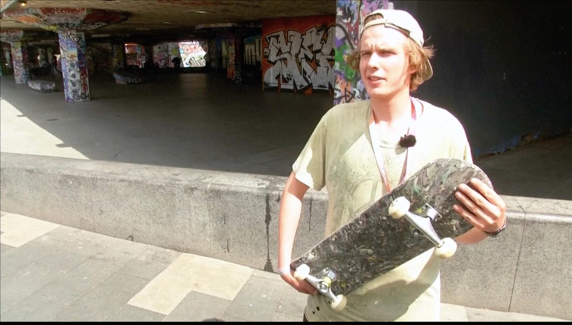 VIDEO: Zo maak je skateboard van 1.500 plastic zakjes