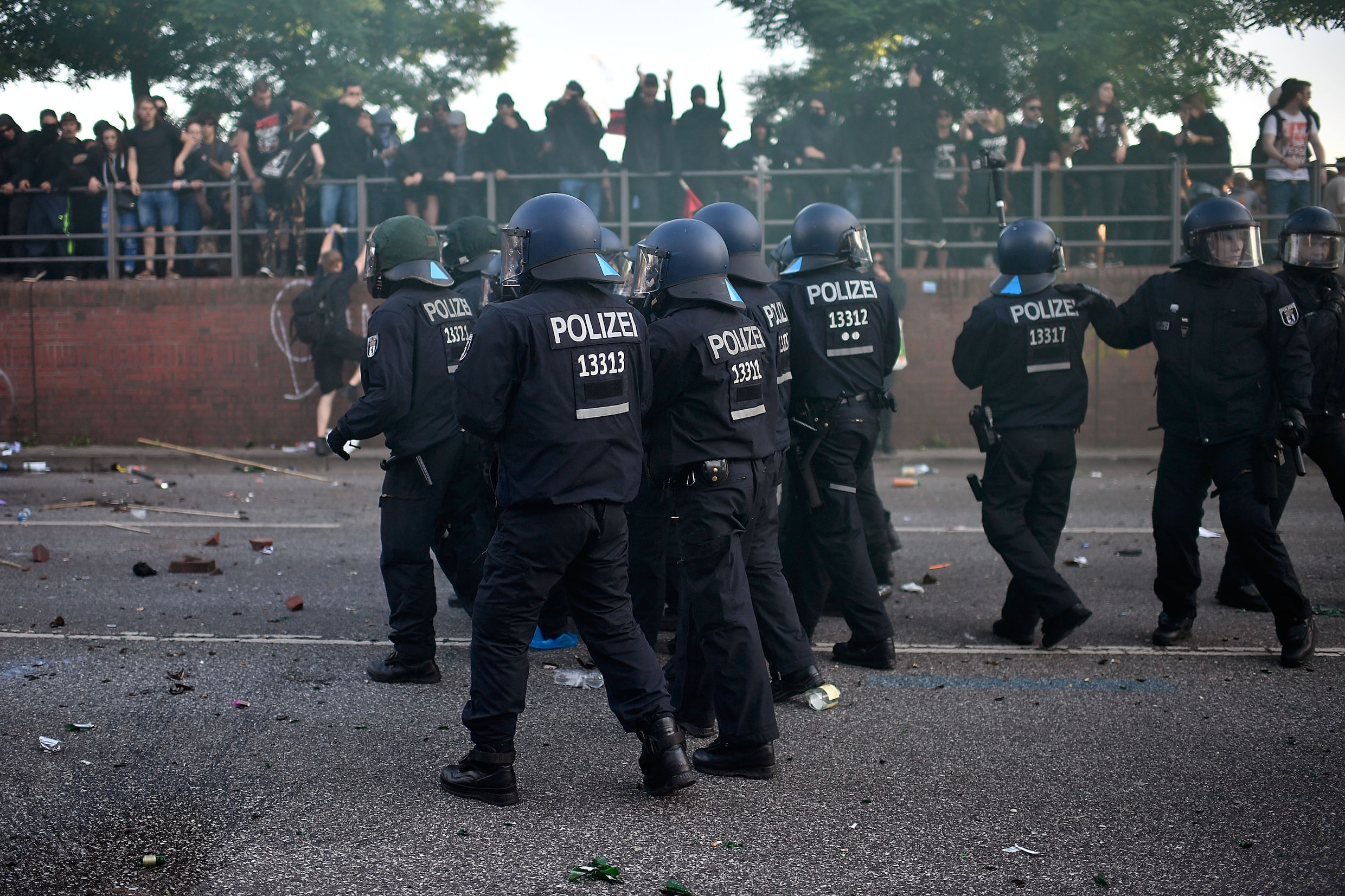Rellen in Hamburg: politie beëindigt anti-G20-protestmars, maar situatie nog niet onder controle