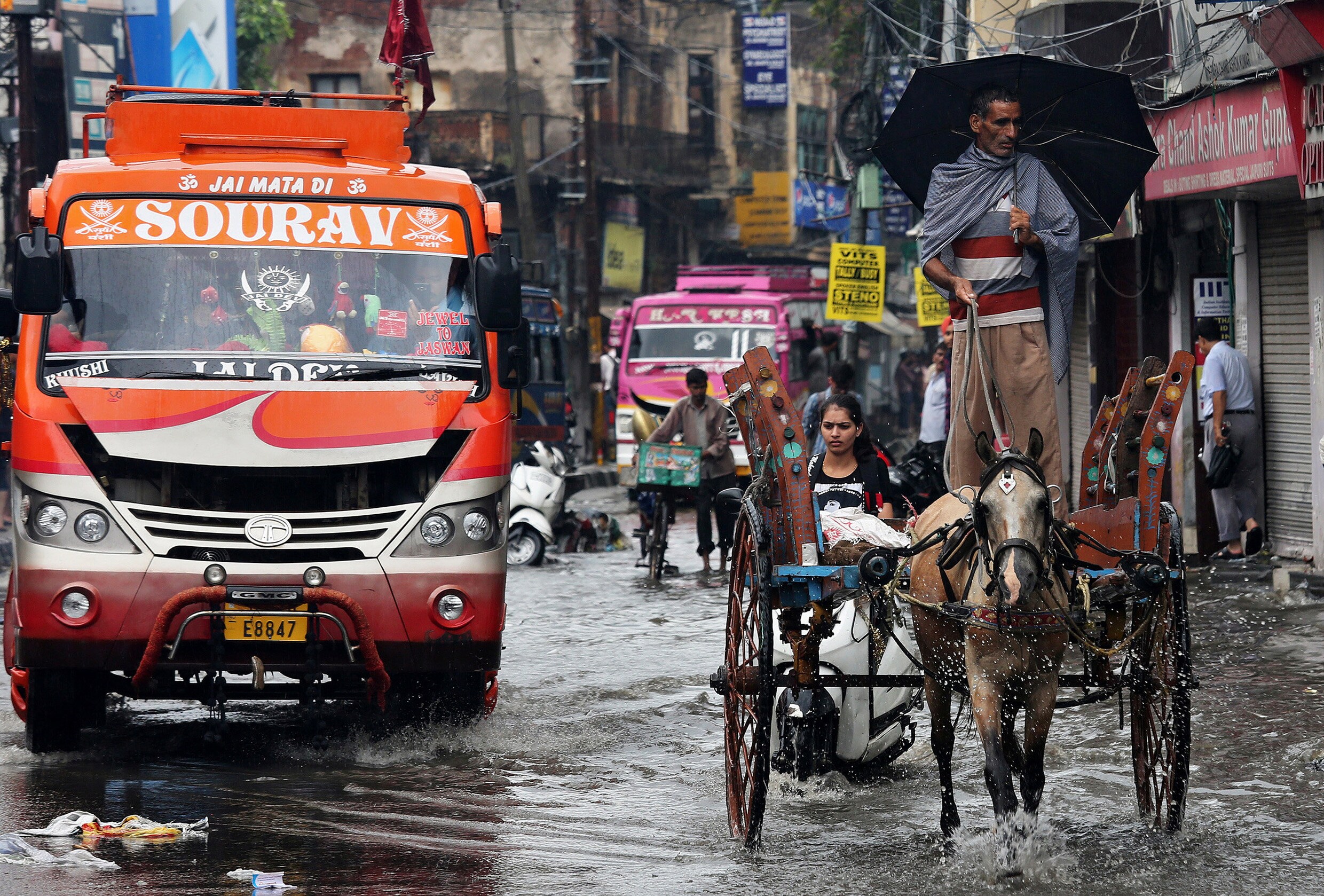 Moessonregens in India eisen 76 mensenlevens