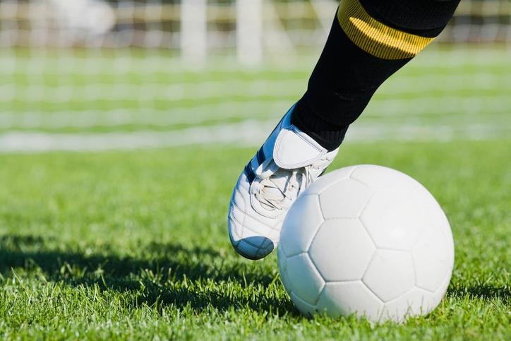 Voetbalbond stelt beslissing over amateurvoetbal uit: ‘Blanco seizoen dreigt’