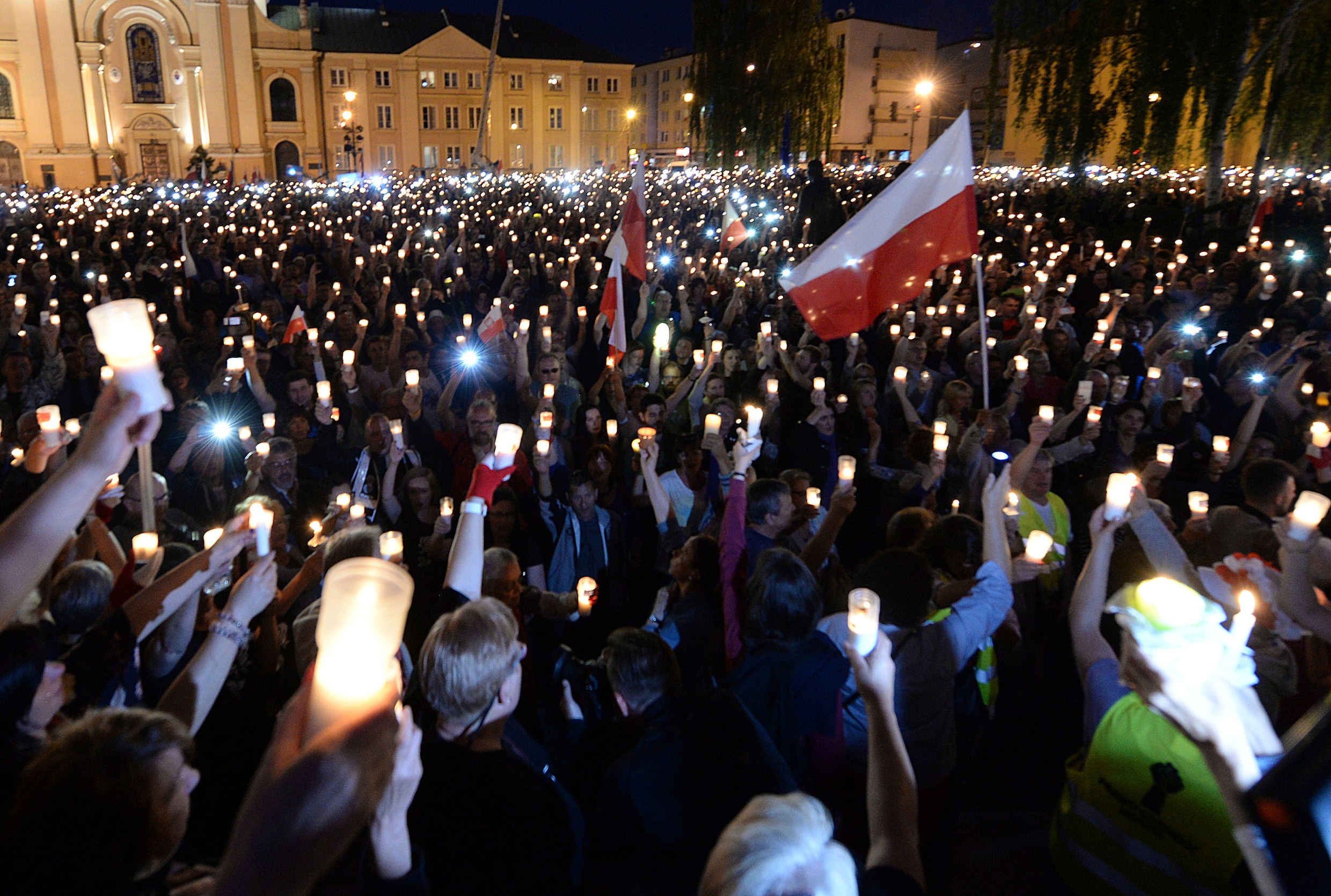 Duizenden Polen protesteren tegen machtsgreep bij justitie