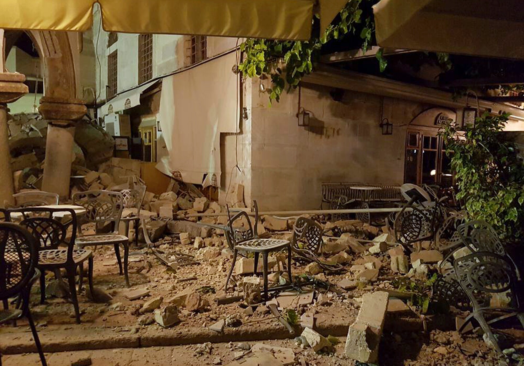 "Kos in decennia niet zo zwaar getroffen door aardbeving"; voorlopig geen Belgische gewonden