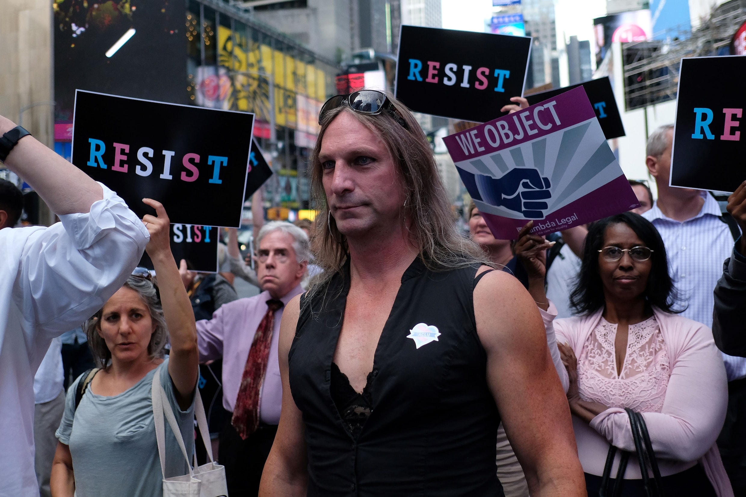 Protesten tegen het weren van transgenders in Amerikaans leger zwellen aan