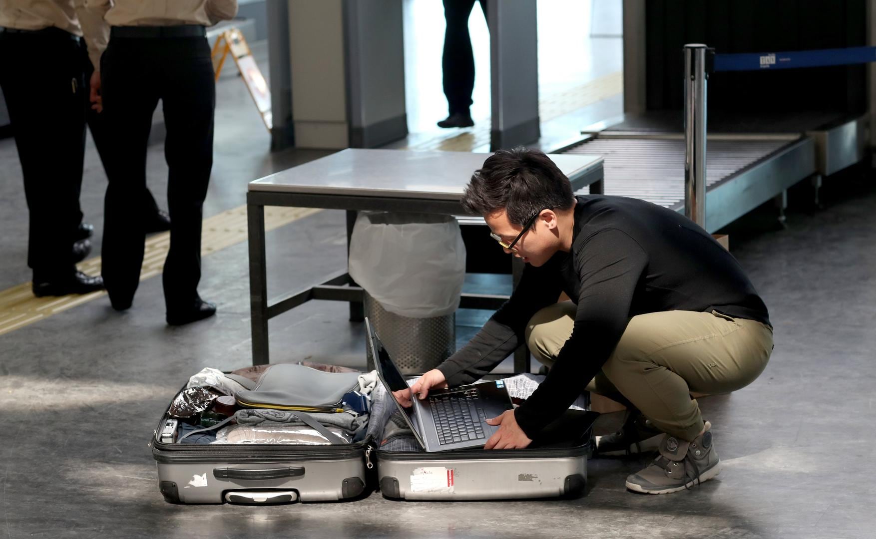 VS verscherpen controle elektronische apparaten op luchthavens