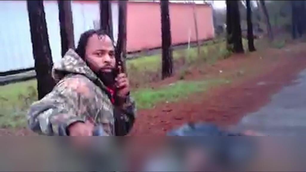 VIDEO: Agent filmt met eigen bril hoe man acht kogels op hem afvuurt