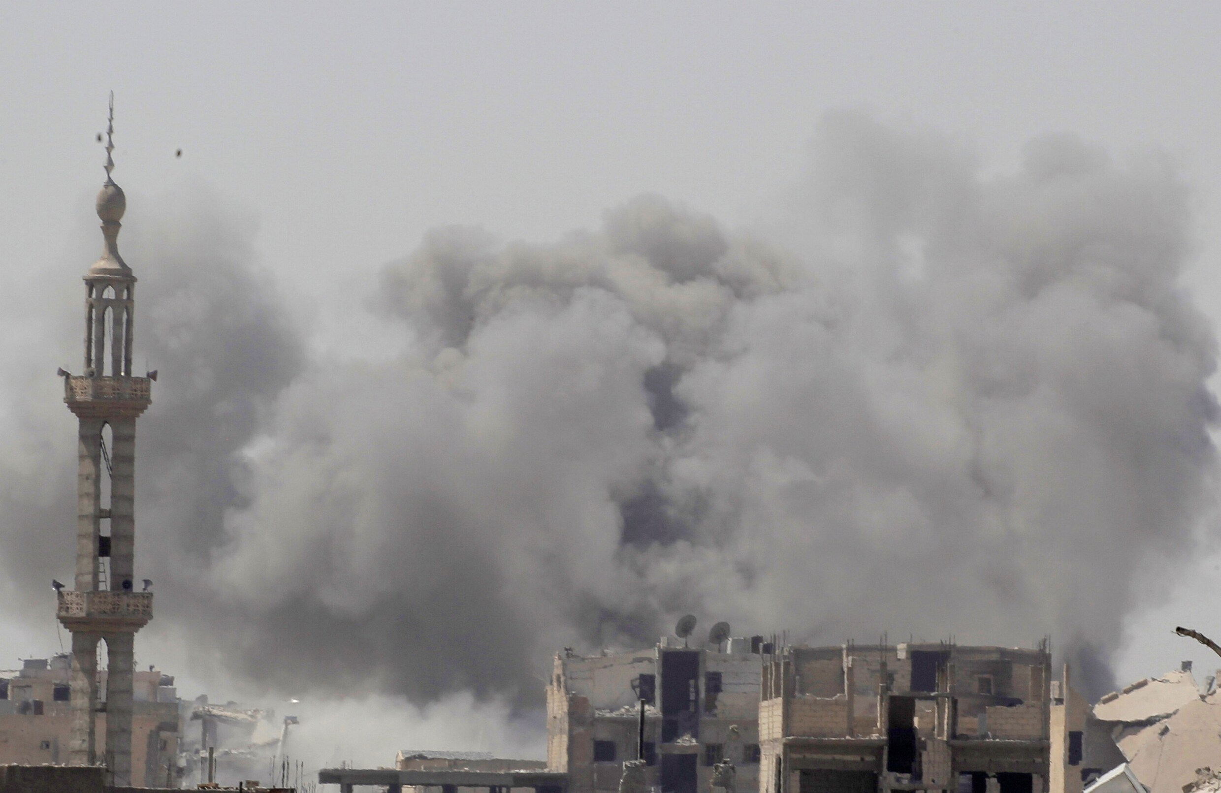 Geweld in de Syrische stad Raqqa: "Duizenden burgers zitten vast in een dodelijk labyrint"