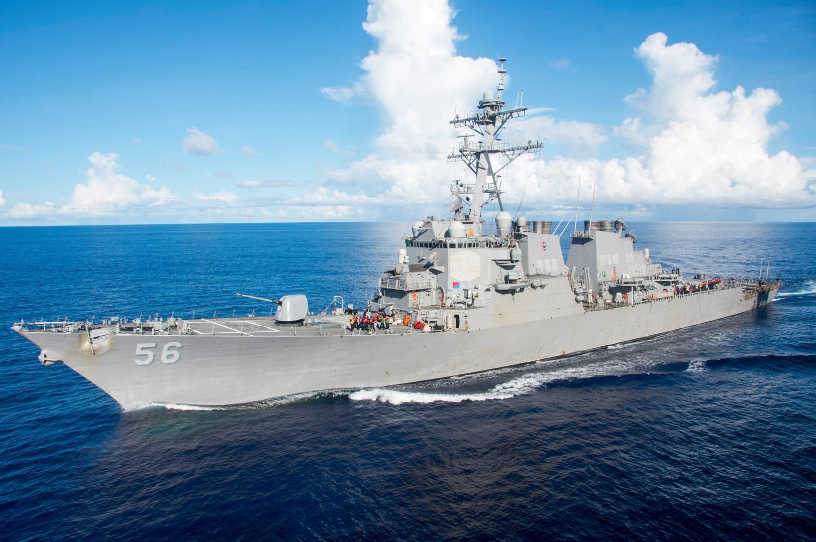 Amerikaanse destroyer botst met tanker in de buurt van Singapore: 10 vermisten