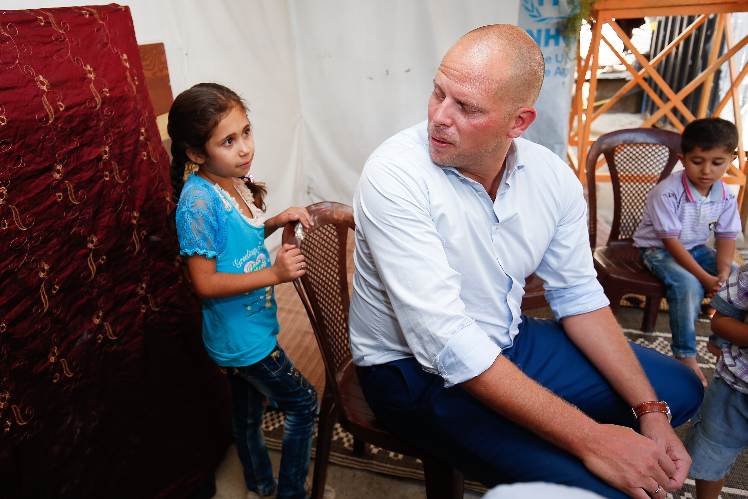 Francken bij vluchtelingen in Libanon: "U bent welkom, maar we gaan onze regels niet veranderen"