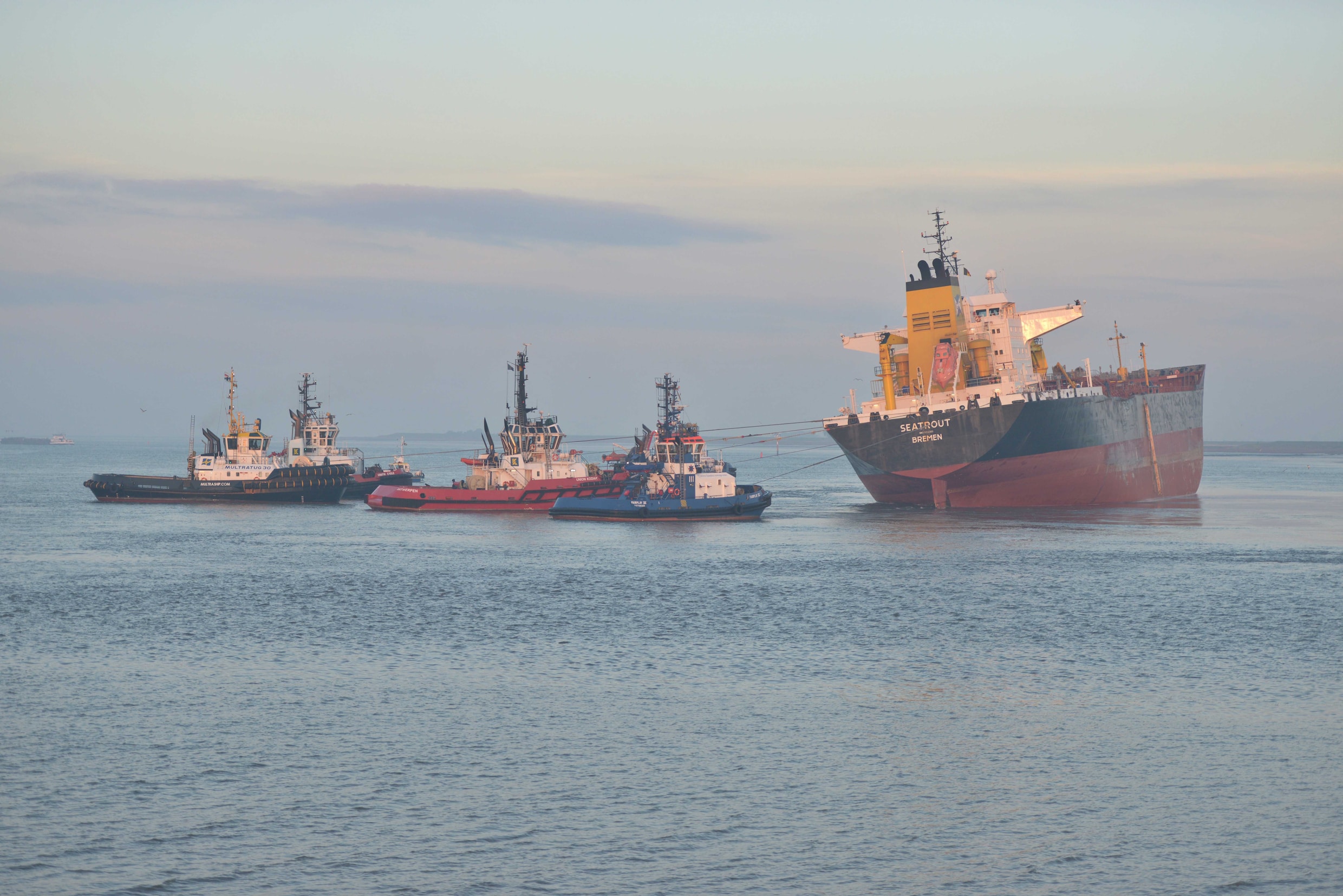 Weer schip vastgelopen in bocht van Bath, hinder voor haven van Antwerpen |  De Morgen