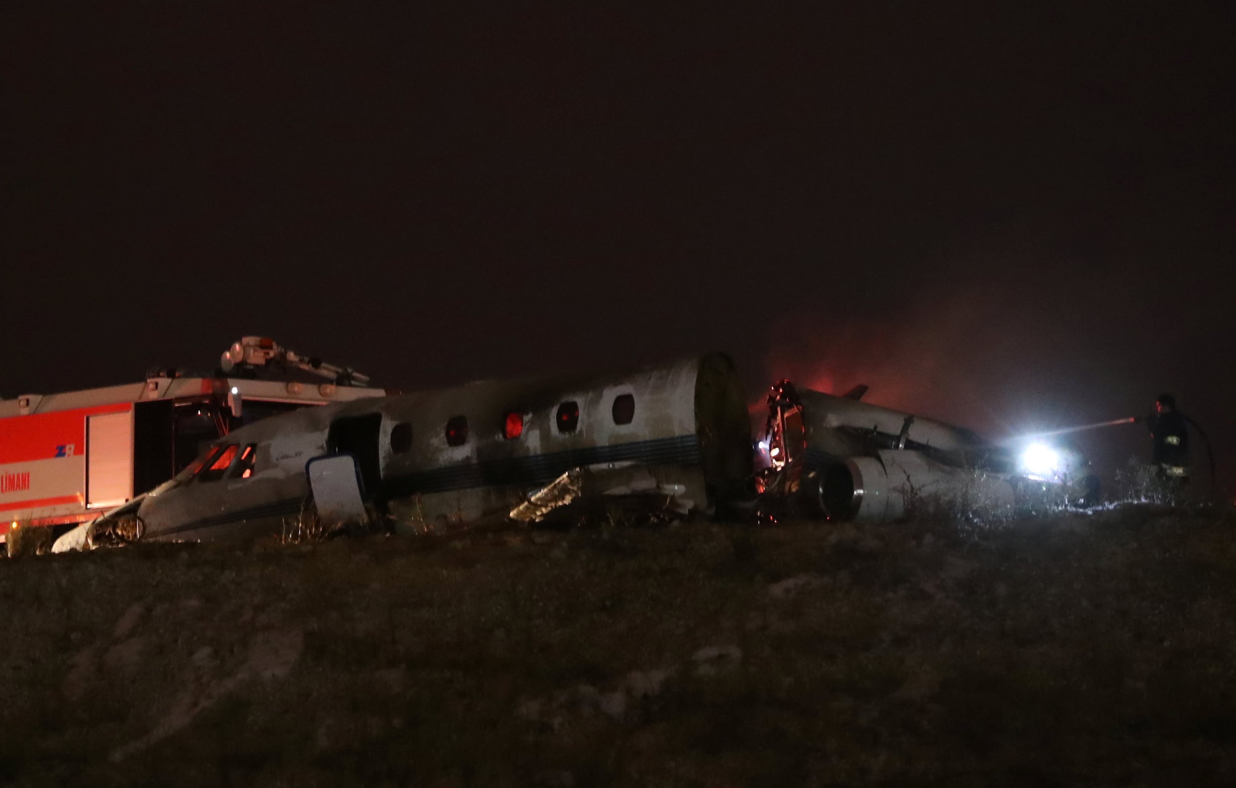 Luchthaven van Istanboel gesloten na crash privéjet
