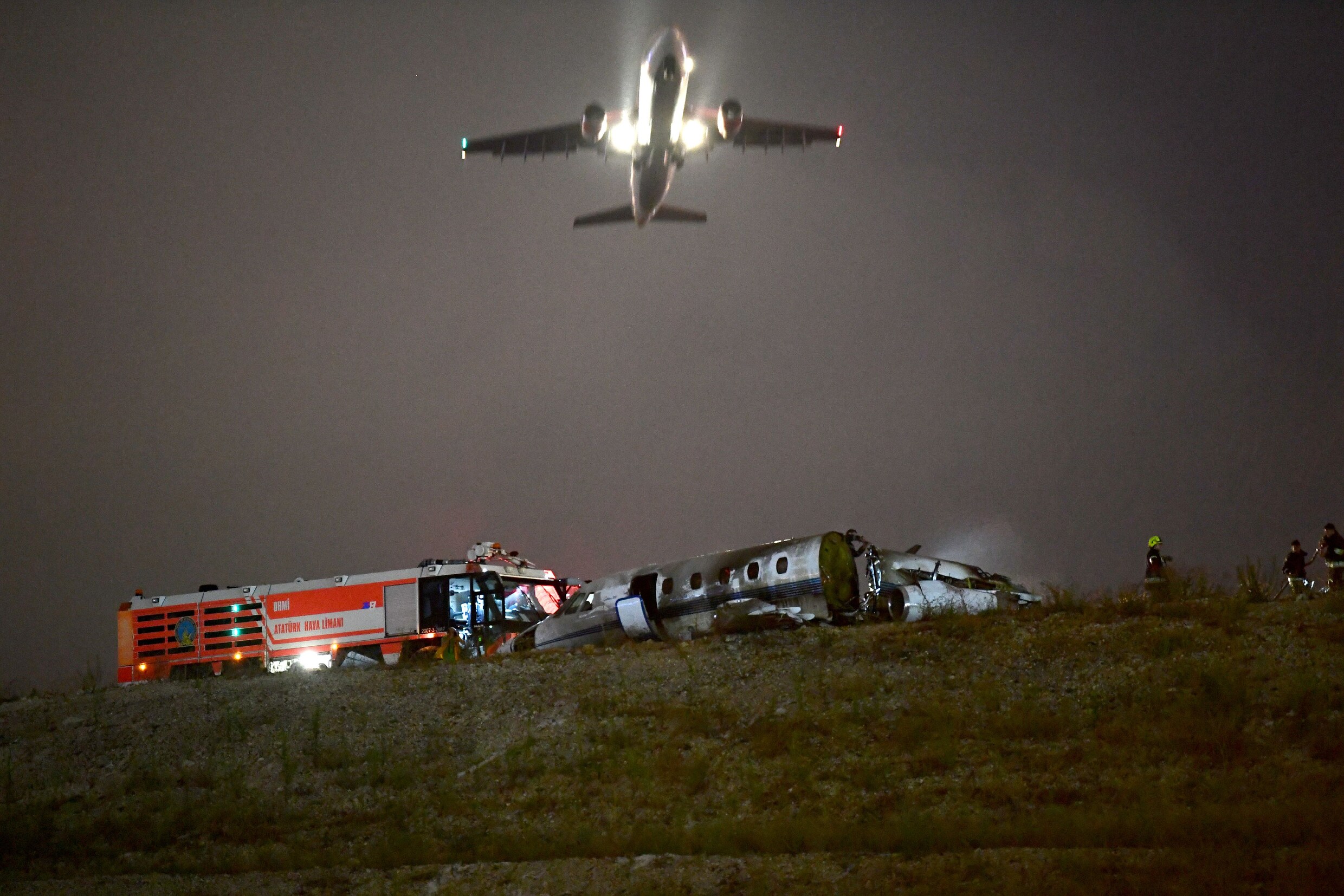 Luchthaven van Istanboel gesloten na crash privéjet