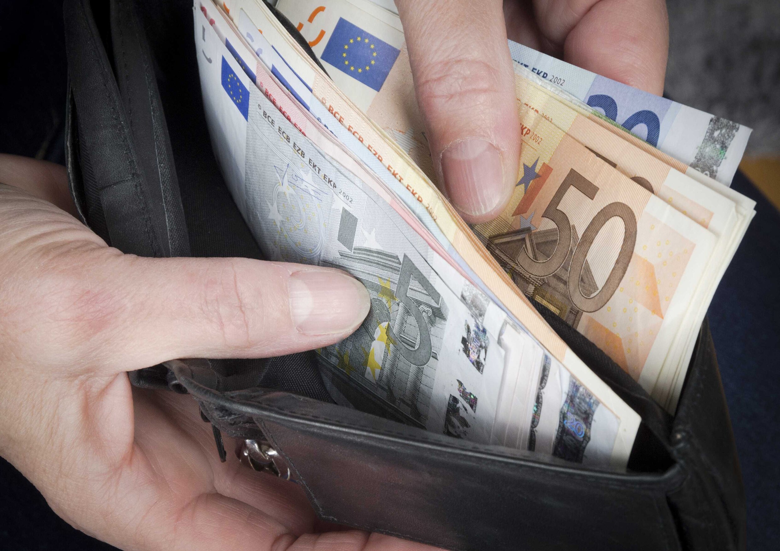 Voltijdse werknemer verdient gemiddeld 3.445 euro bruto per maand
