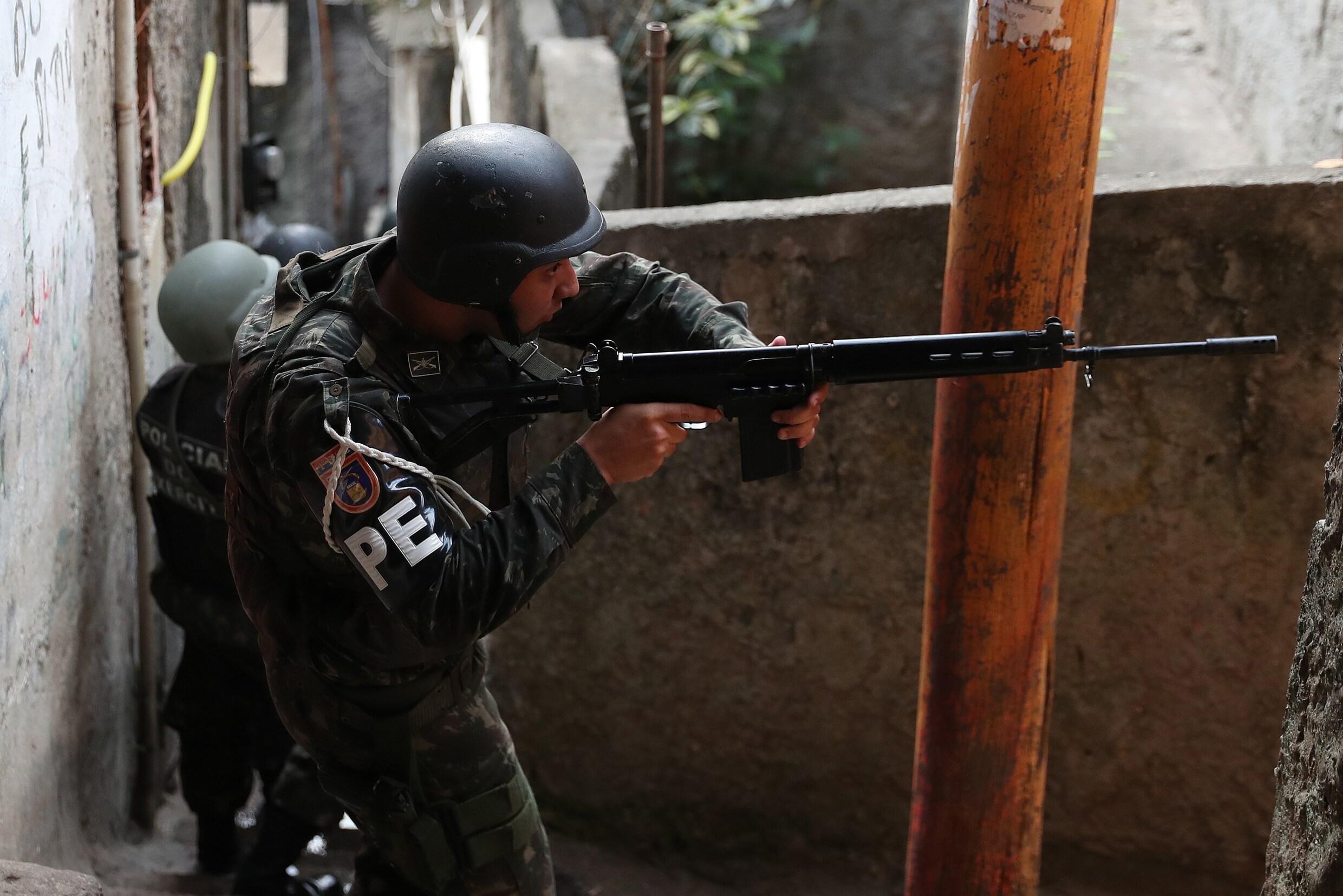 Leger ingezet in Braziliaanse favela's na geweld tussen bendes en politie