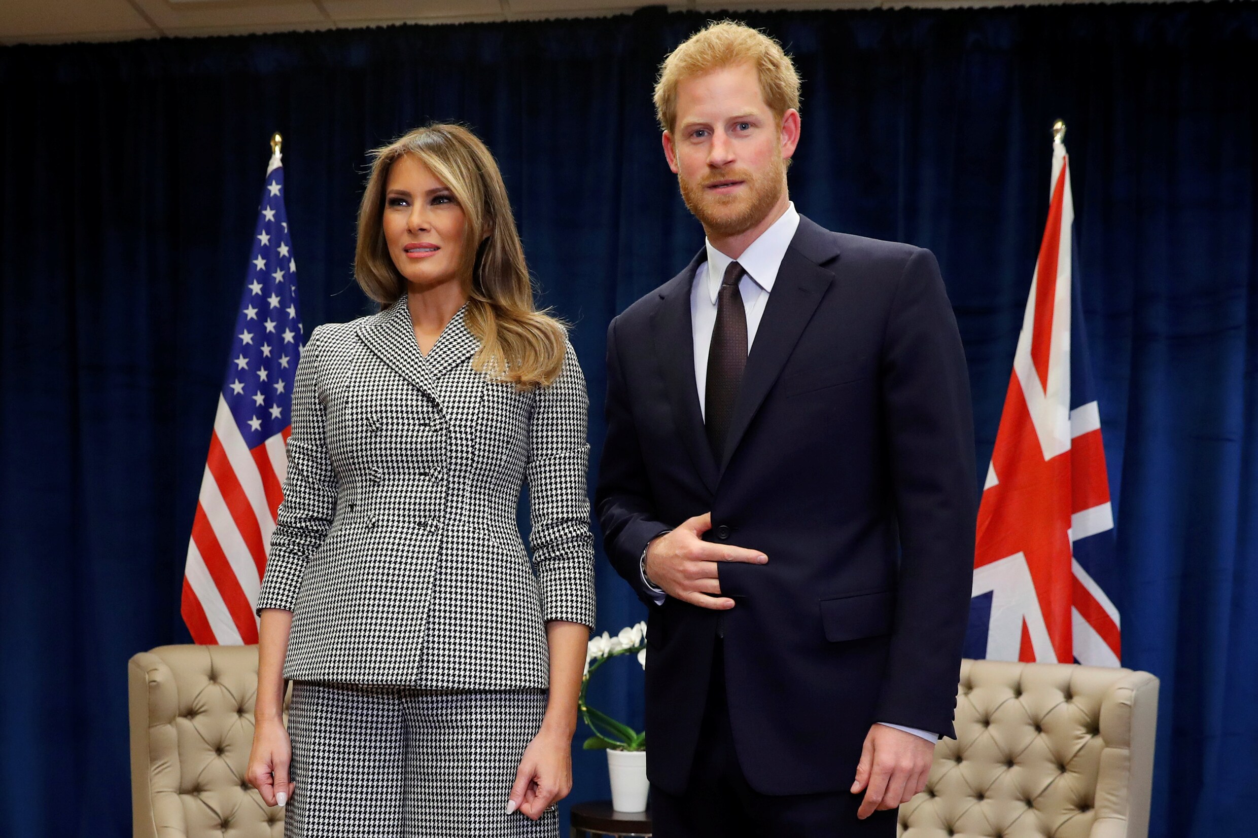Melania Trump ontmoet prins Harry op eerste officiële soloreis