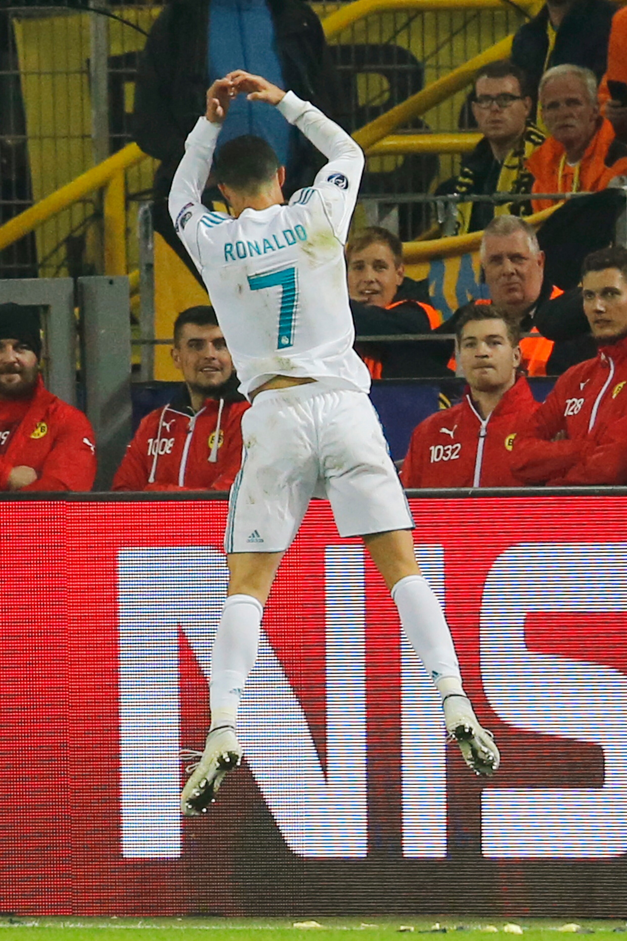 Pareltje Bale en de 411de goal van Ronaldo in zijn 400ste match voor Real nekken naïef Dortmund