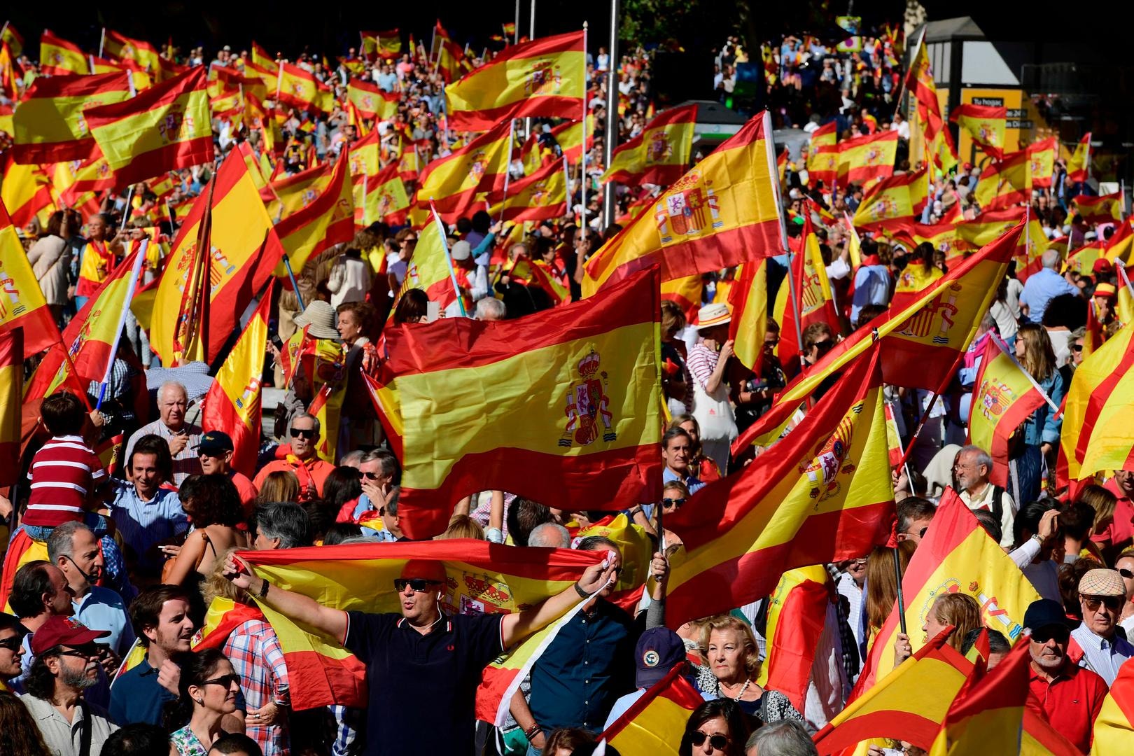 Reportage. Spanjaarden leggen Franco-complex af en zijn weer trots op hun land