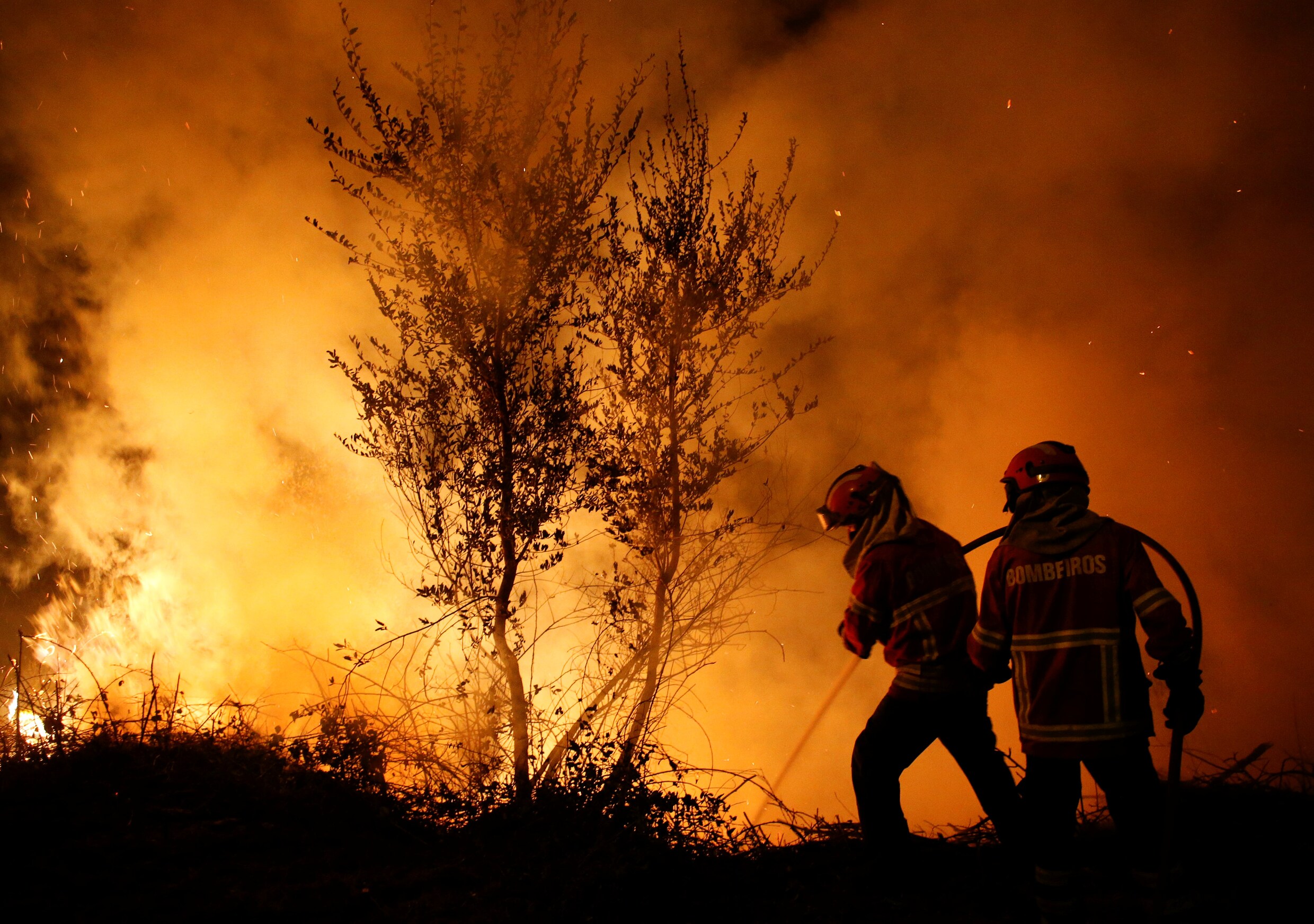 Drie dagen van nationale rouw in Portugal begonnen, belangrijkste branden onder controle