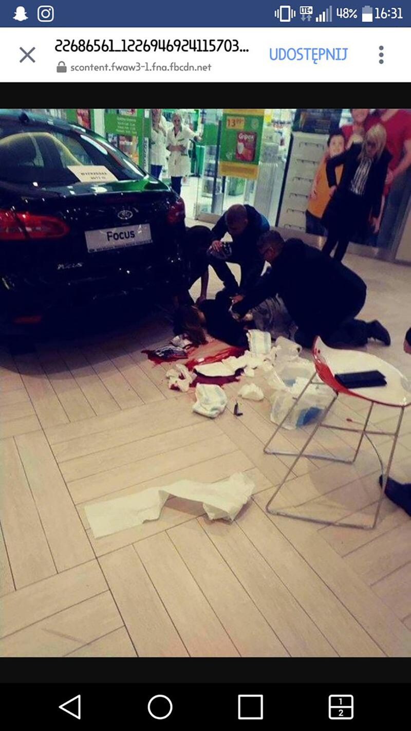 Dode en zeven gewonden bij mesaanval in Pools winkelcentrum