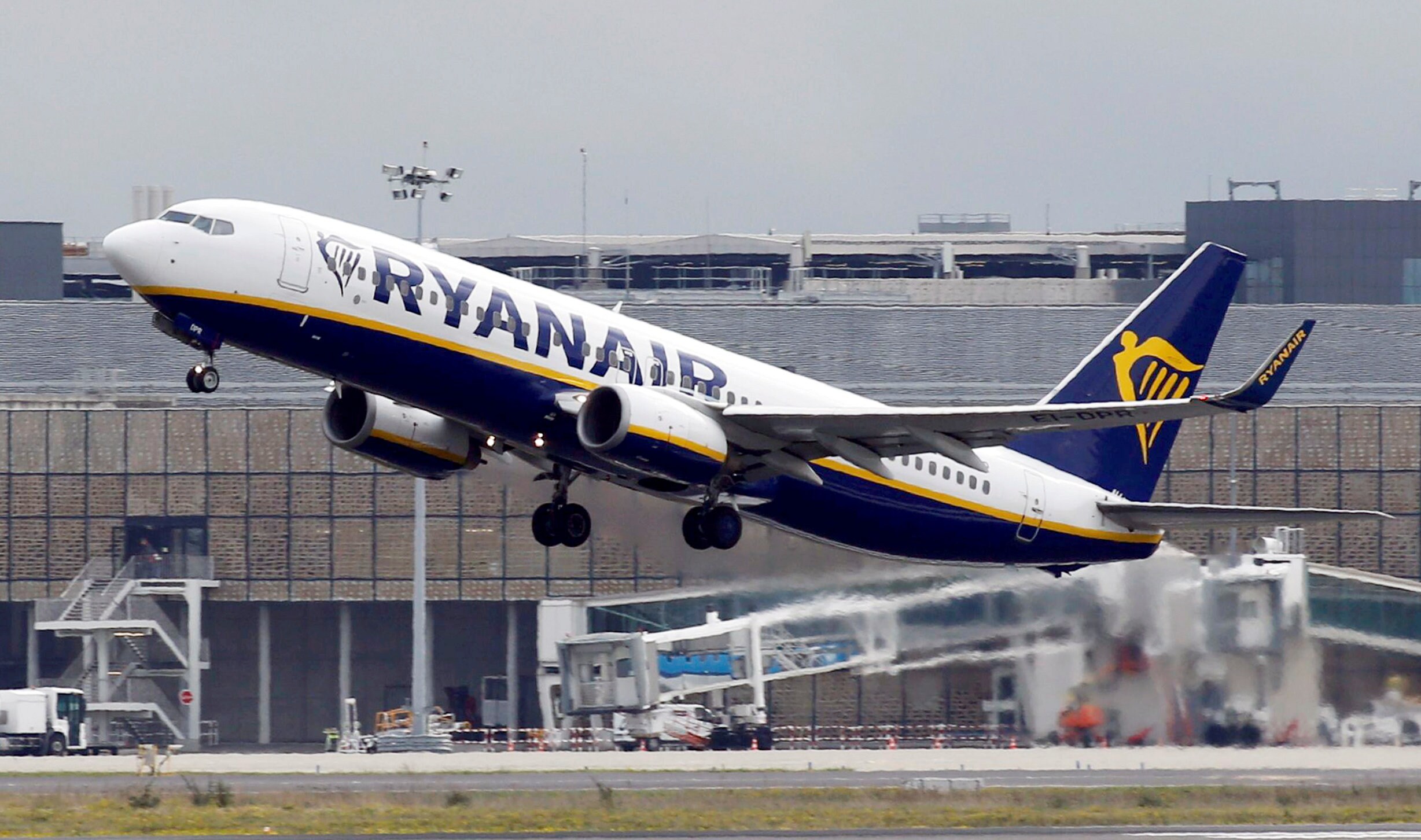 Ryanair-topman O'Leary excuseert zich bij Kris Peeters over massale annulering vluchten