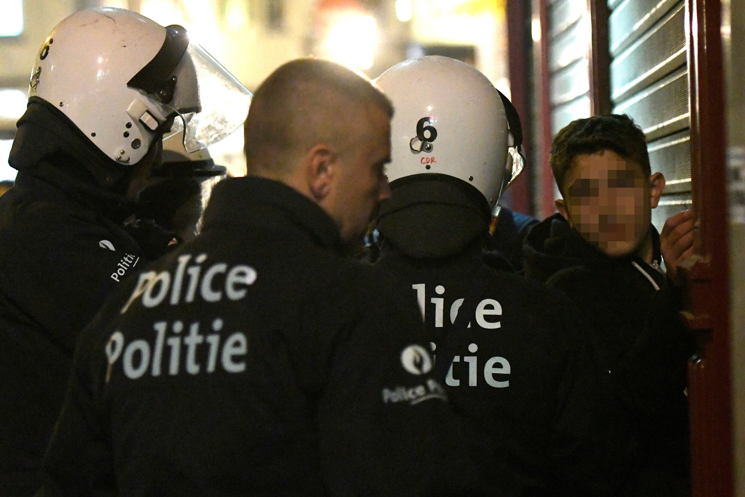 Burgemeester Close: "Zes personen opgepakt, twaalf geïdentificeerd na rellen in Brussel"