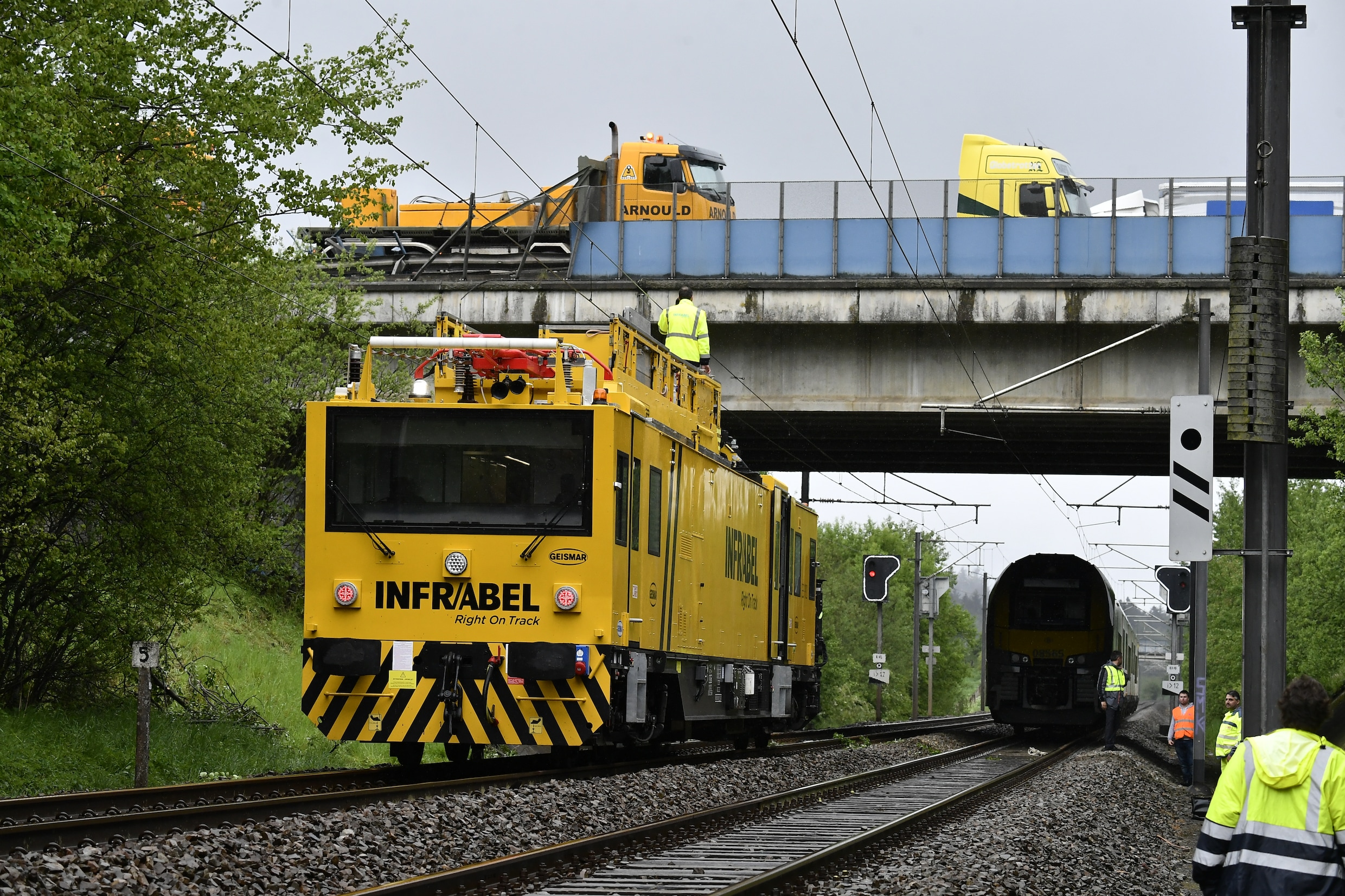Arbeider van Infrabel aangereden door trein | De Morgen