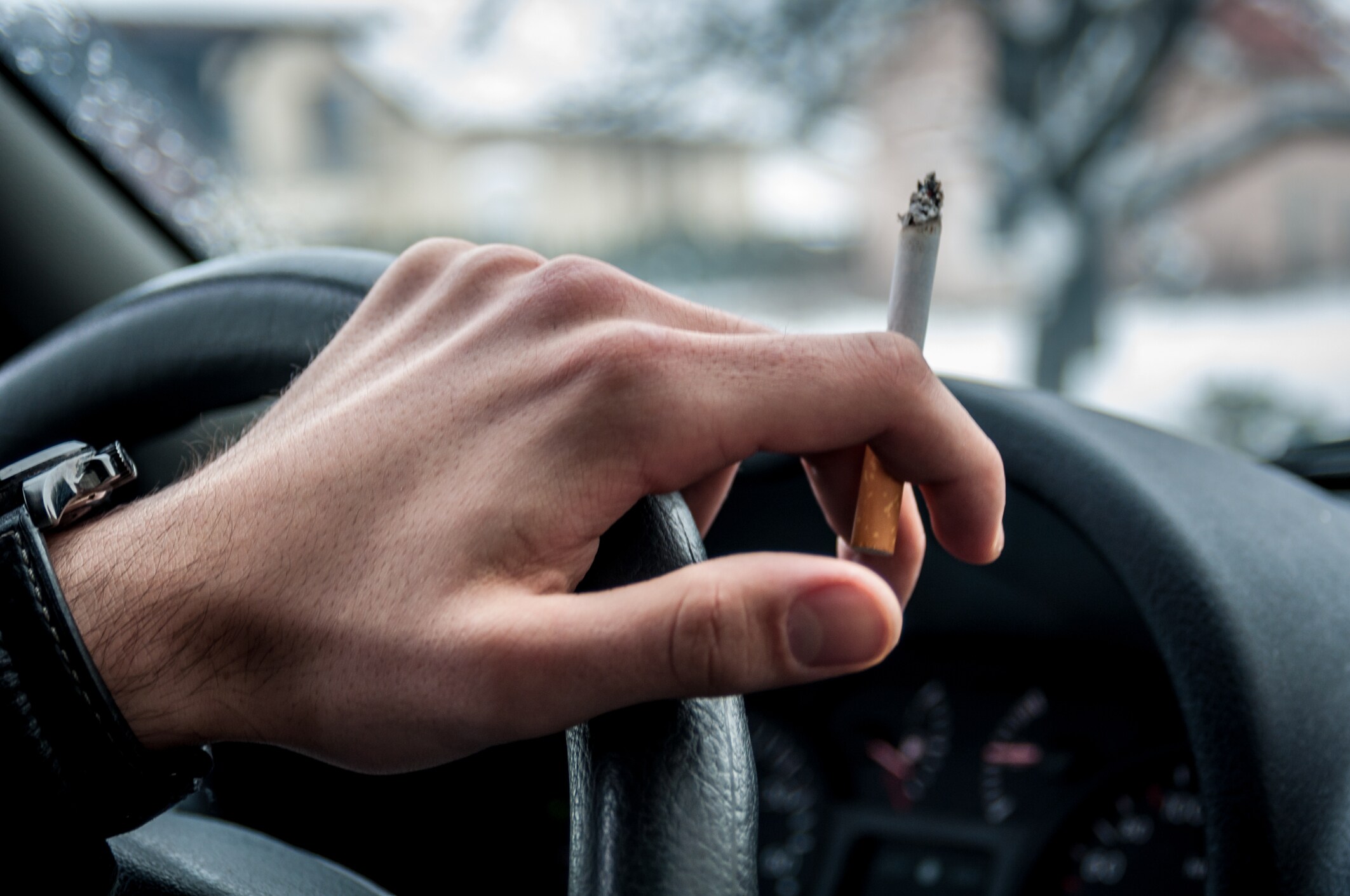 Roken en rijden? Niet met een kind aan boord