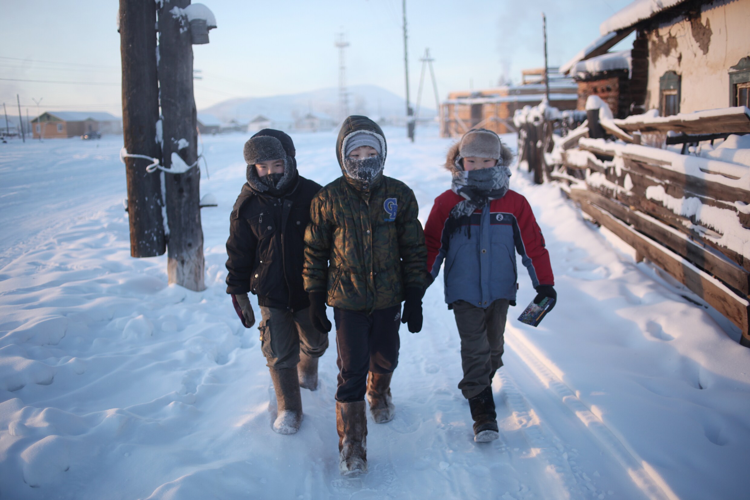 Dit is het koudste dorp ter wereld: kwik zakt er tot -77 graden, auto’s moeten er constant motor laten draaien