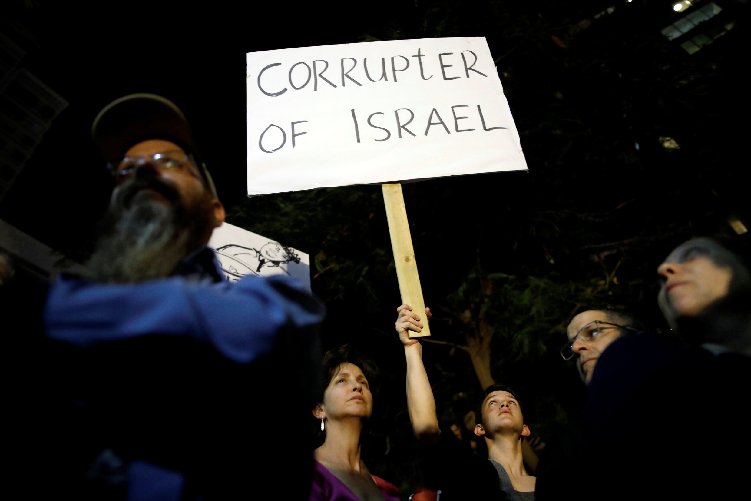 "Bibi, ga naar huis!": tienduizenden demonstreren in Tel Aviv tegen corruptie Netanyahu