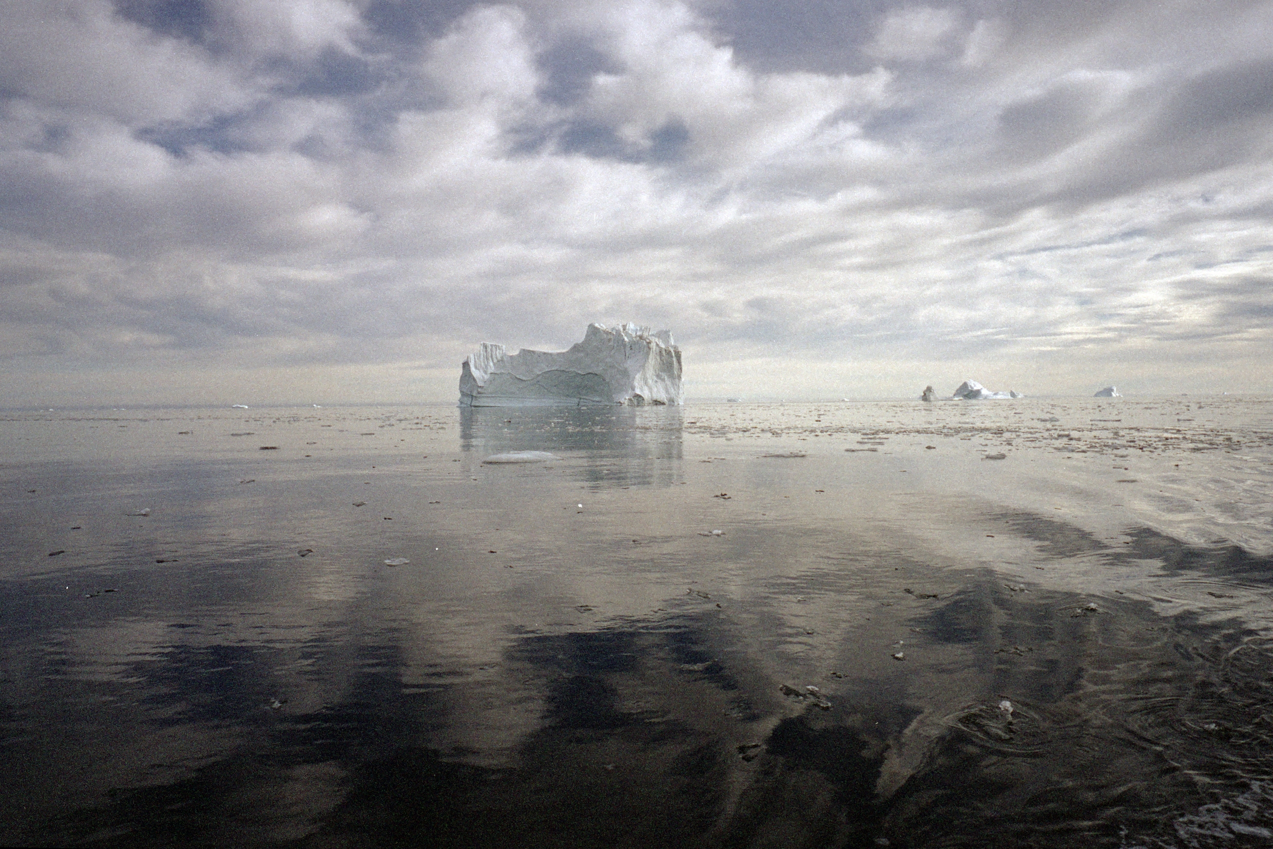 Johan Van Cutsem fotografeerde ijsbergen met  diepgevroren analoge filmrolletjes