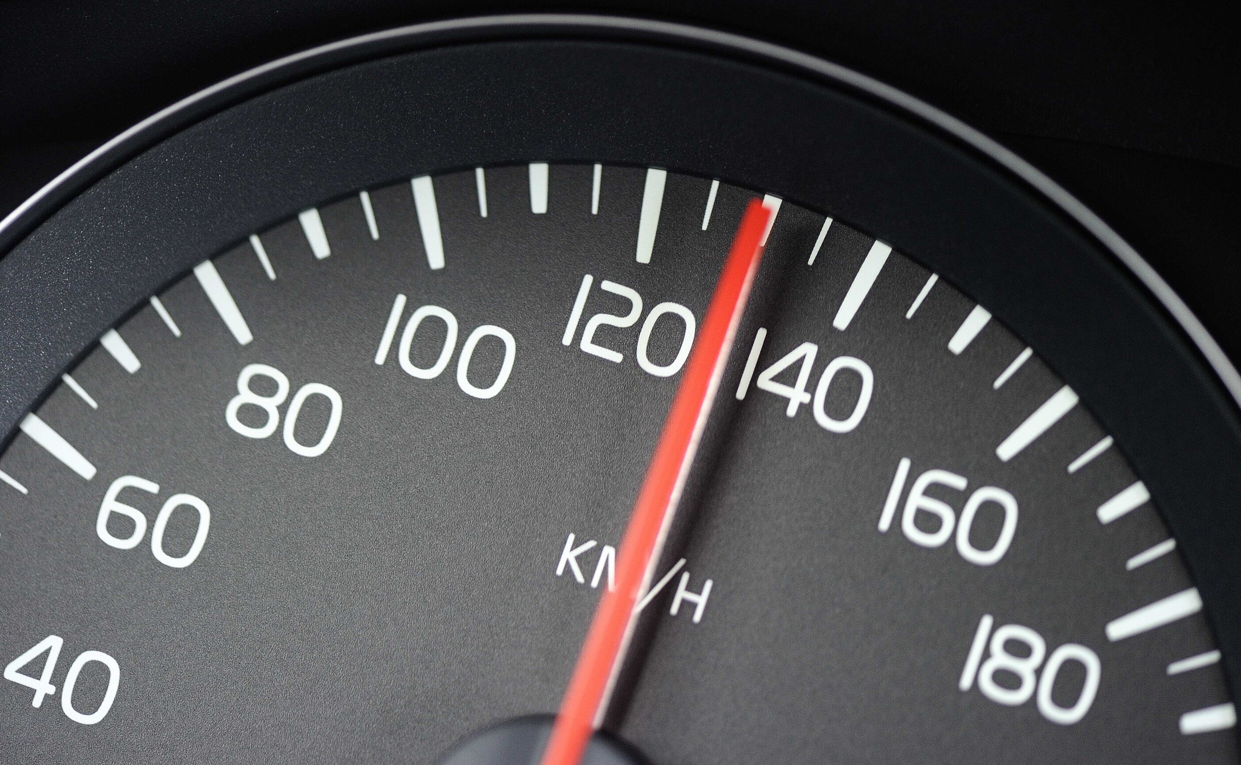 Europese parlementsleden: snelheidsbegrenzers verplicht voor alle nieuwe auto's vanaf 2022
