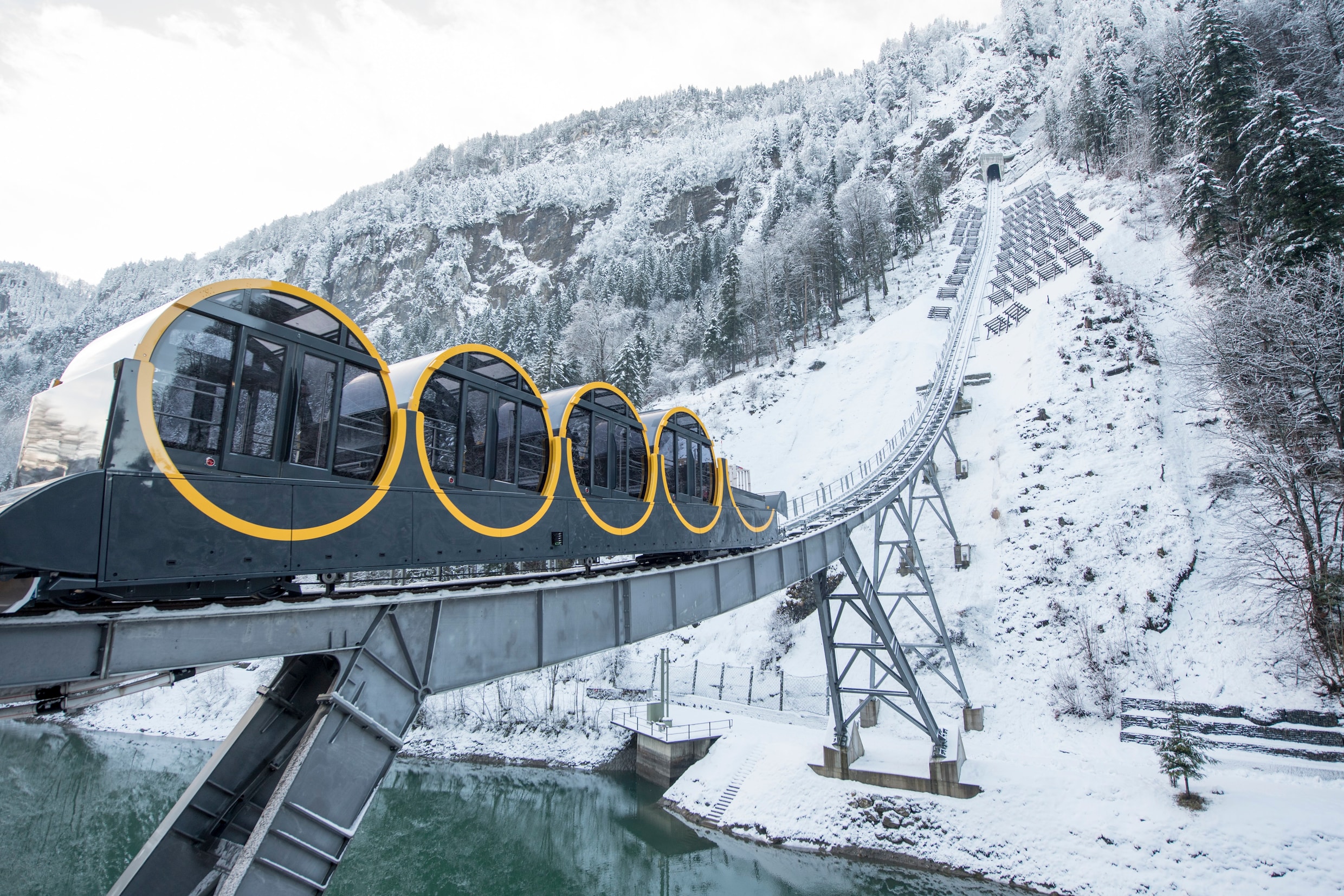 Steilste kabelspoorweg opent in Zwitserland