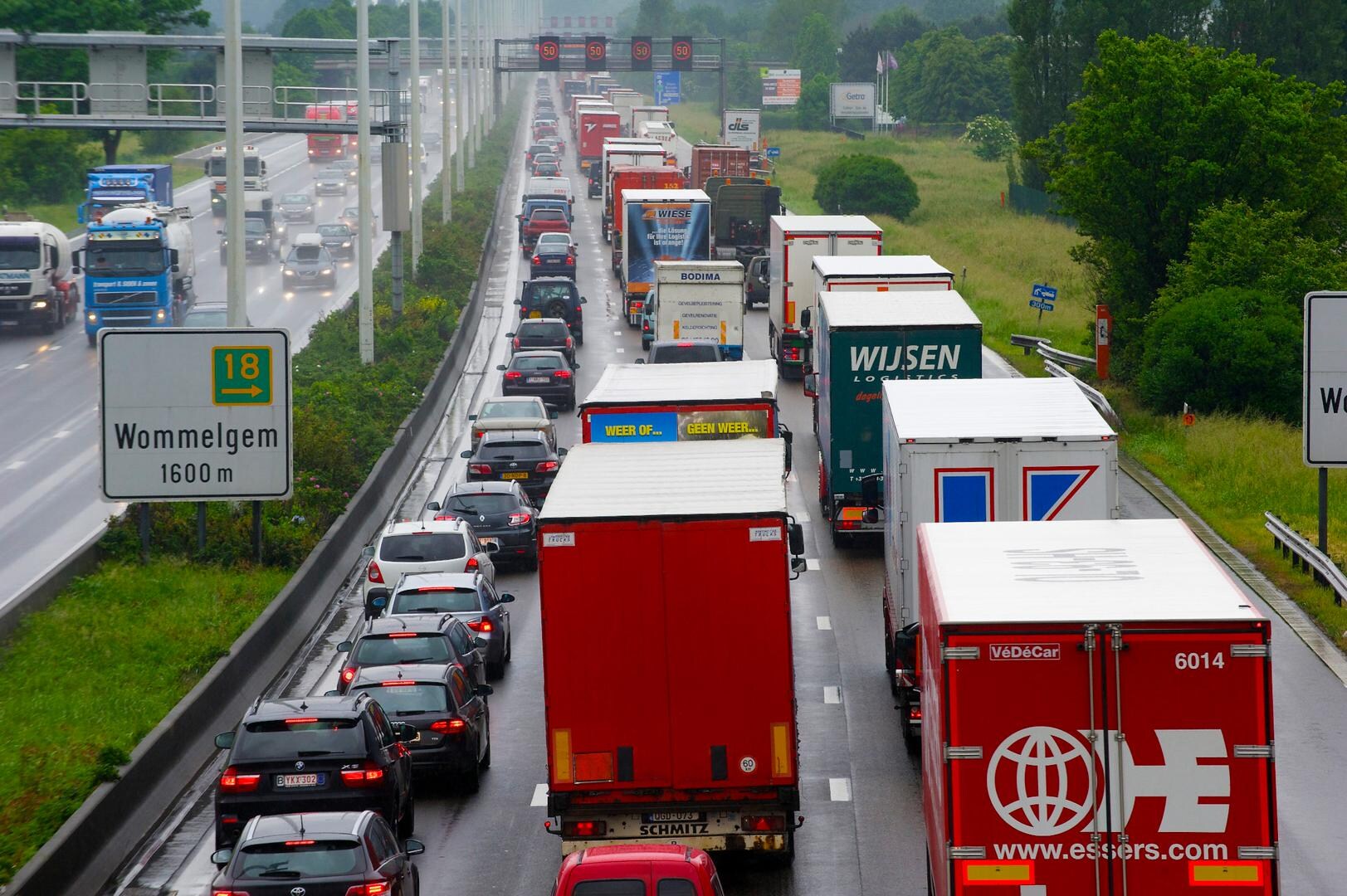 Zware ochtendspits door regen en ongevallen: bijna uur file op E313 en ...