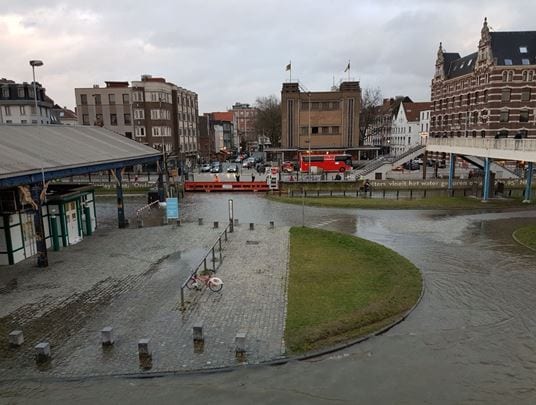 Schelde treedt buiten haar oevers in Antwerpen: waterpeil steeg tot 7,16 meter