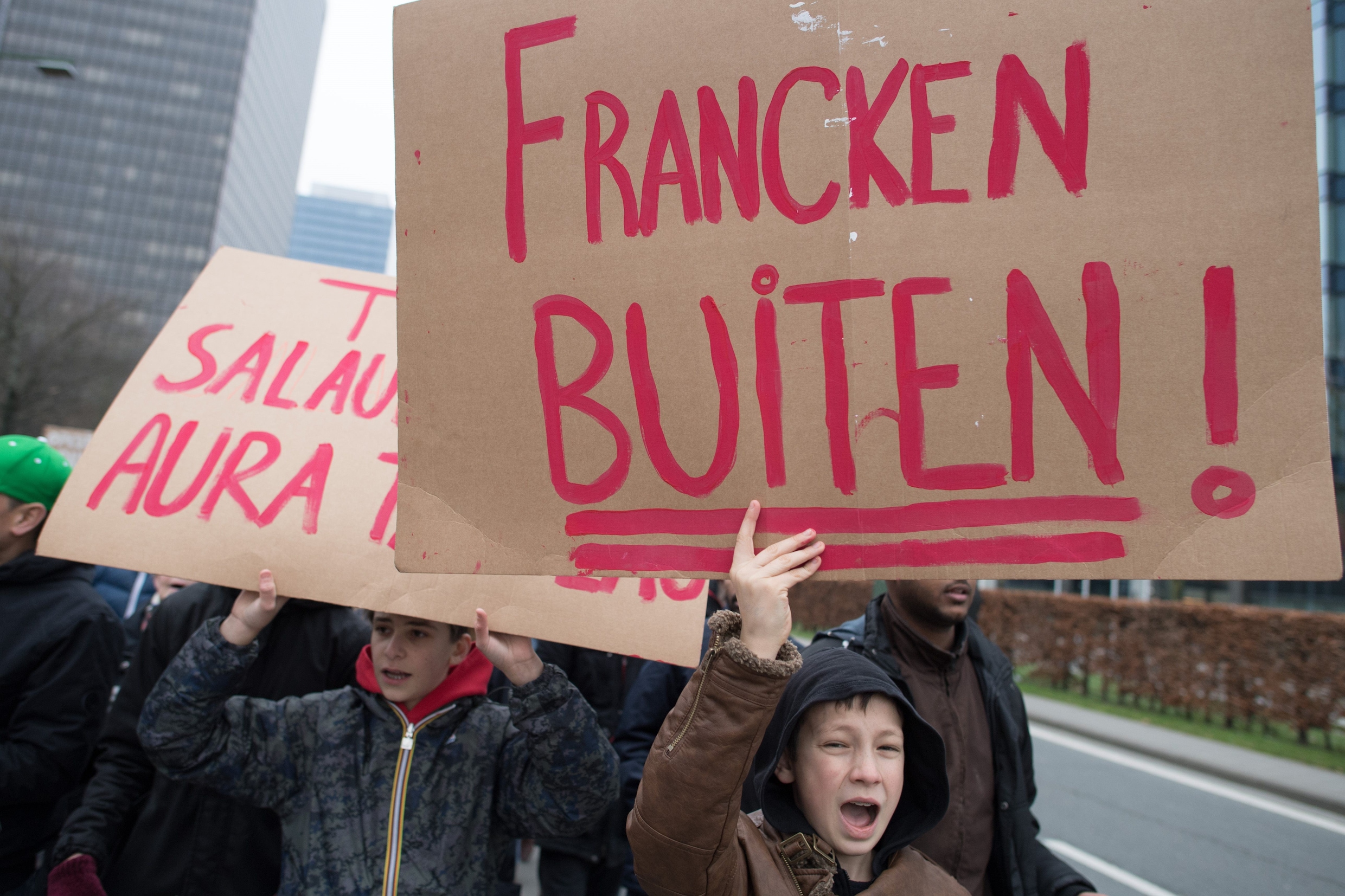 6.600 manifestanten vragen ontslag van Francken: "Theo moet als eerste het vliegtuig op"