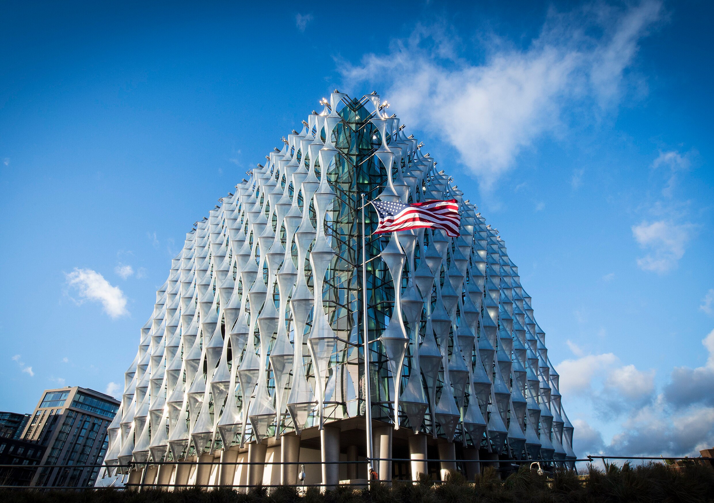 Amerikaanse ambassade in Londen opent deuren zonder Trump