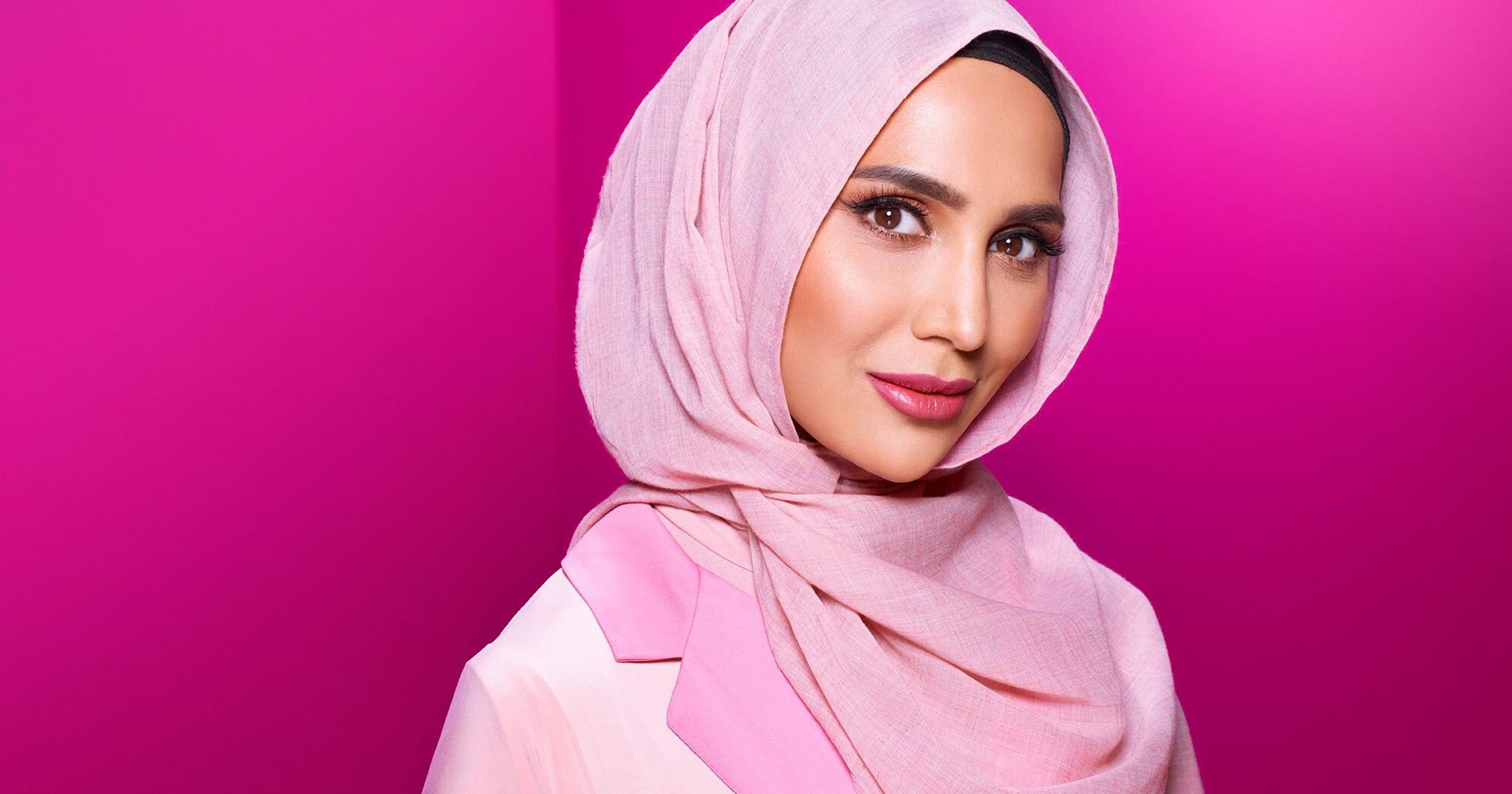 Brits model met hijab stapt uit L'Oreal-campagne wegens verzenden van anti-Israëlische tweets