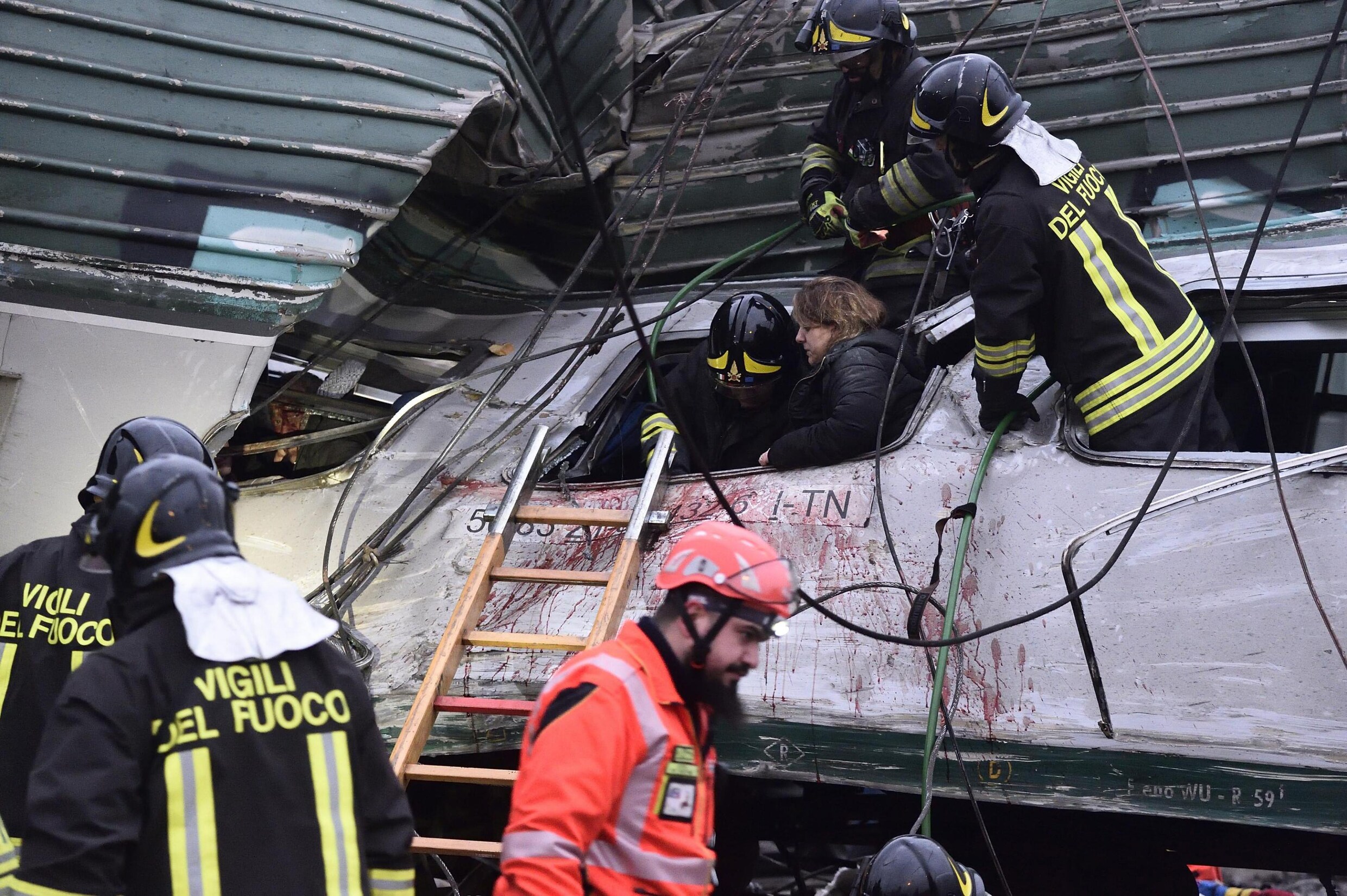Minstens drie doden nadat trein ontspoort nabij Milaan