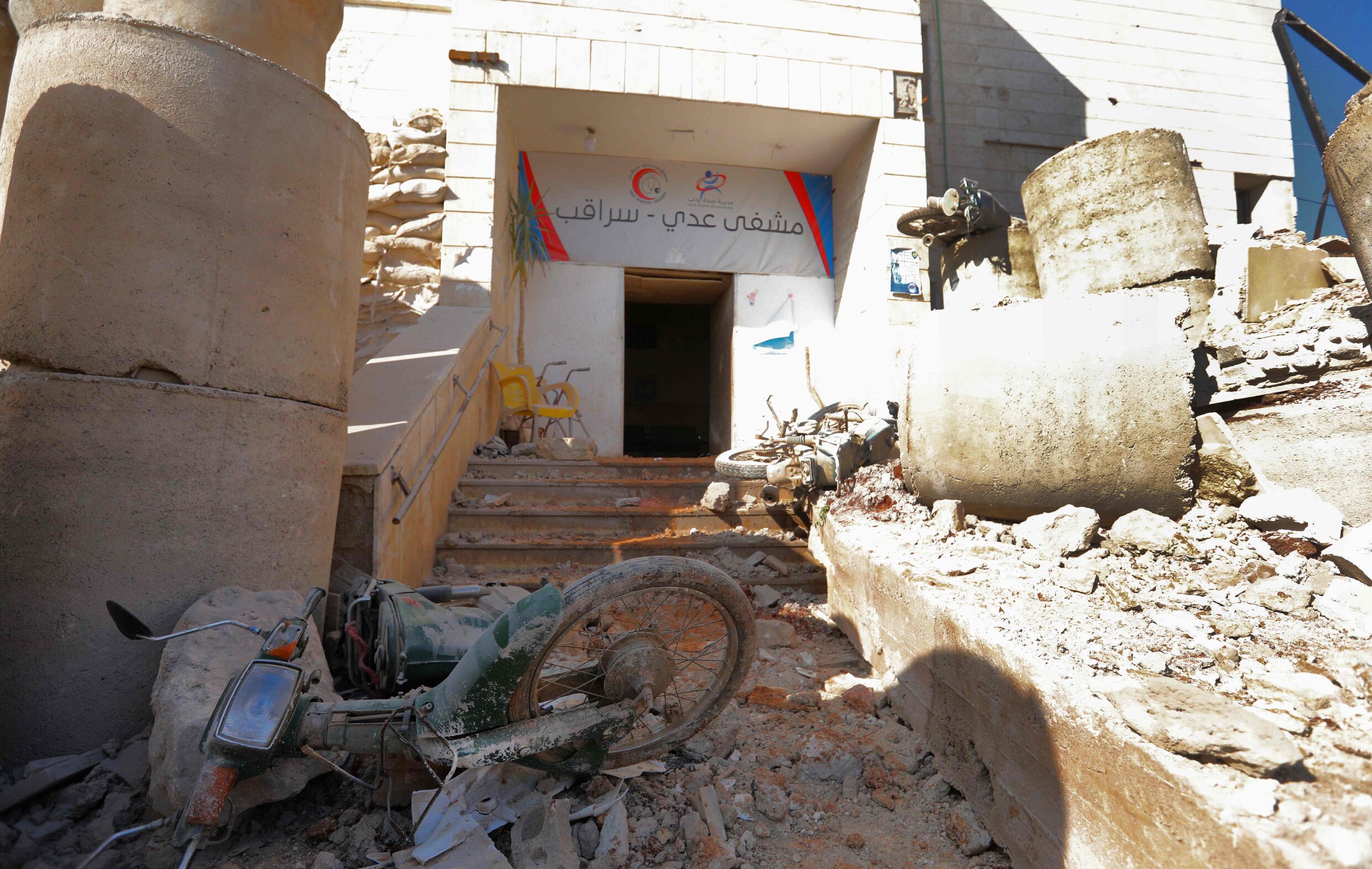 Syrisch ziekenhuis gebombardeerd, net wanneer gewonden worden binnengebracht van eerdere aanval