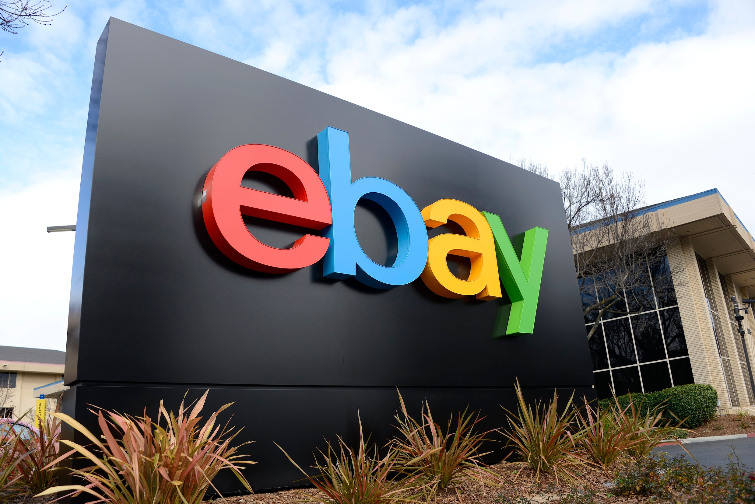 Veilingsite eBay klaagt Amazon aan voor illegaal werven van verkopers